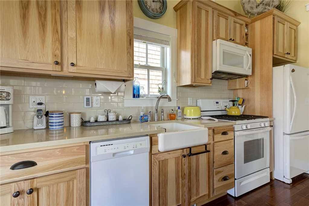 Sweet Buttercup by Seabrook Hospitality