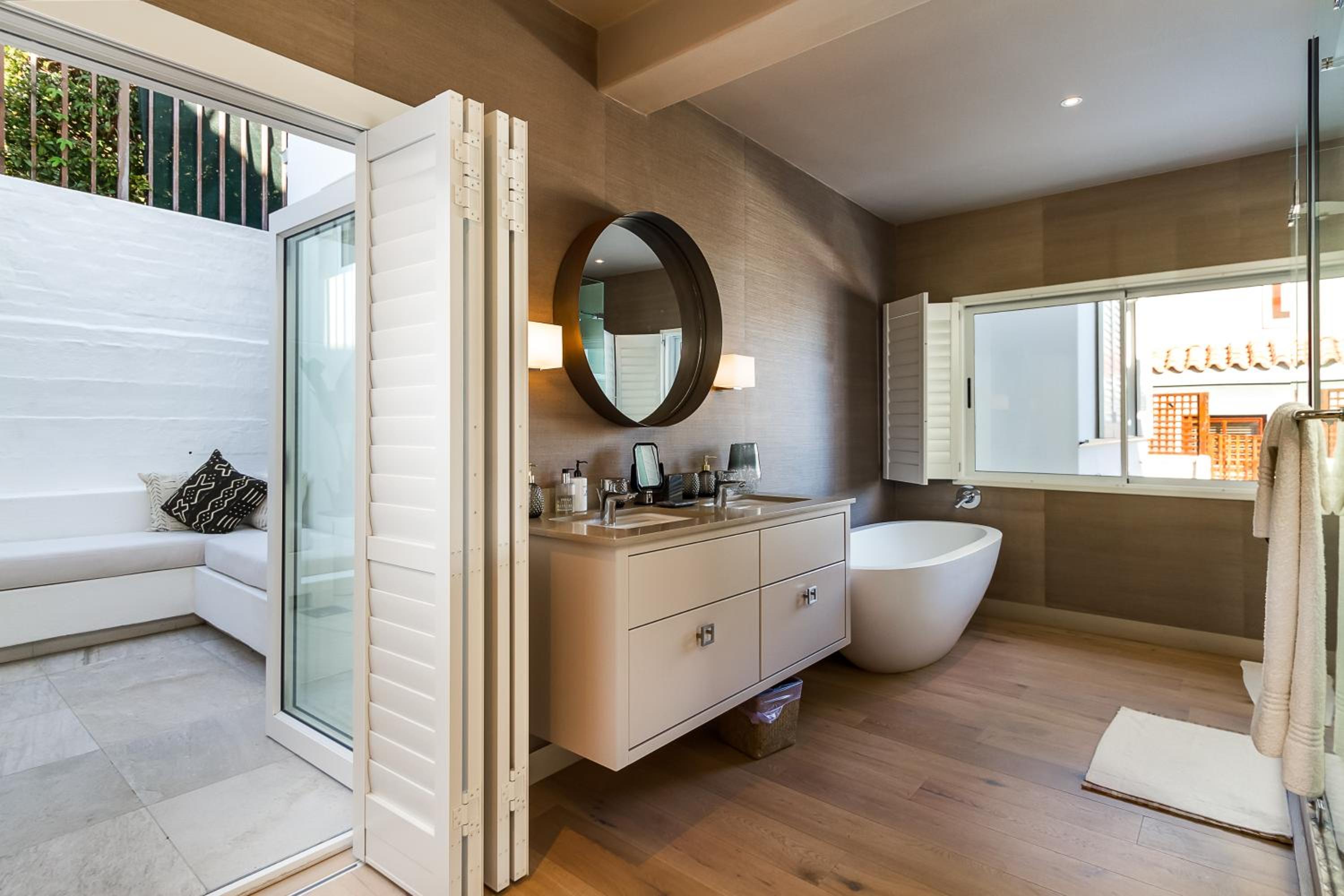 Clifton YOLO Spaces - Clifton Private Beach Villa view 3
