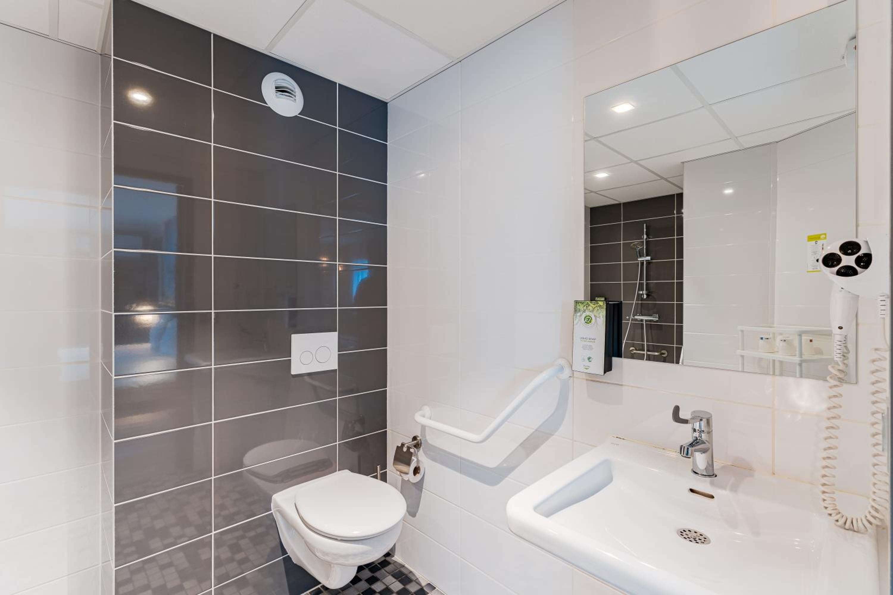 Chambray-les-Tours Vacations - Kyriad Direct Tours Sud - Chambray Les Tours - Property Image 7