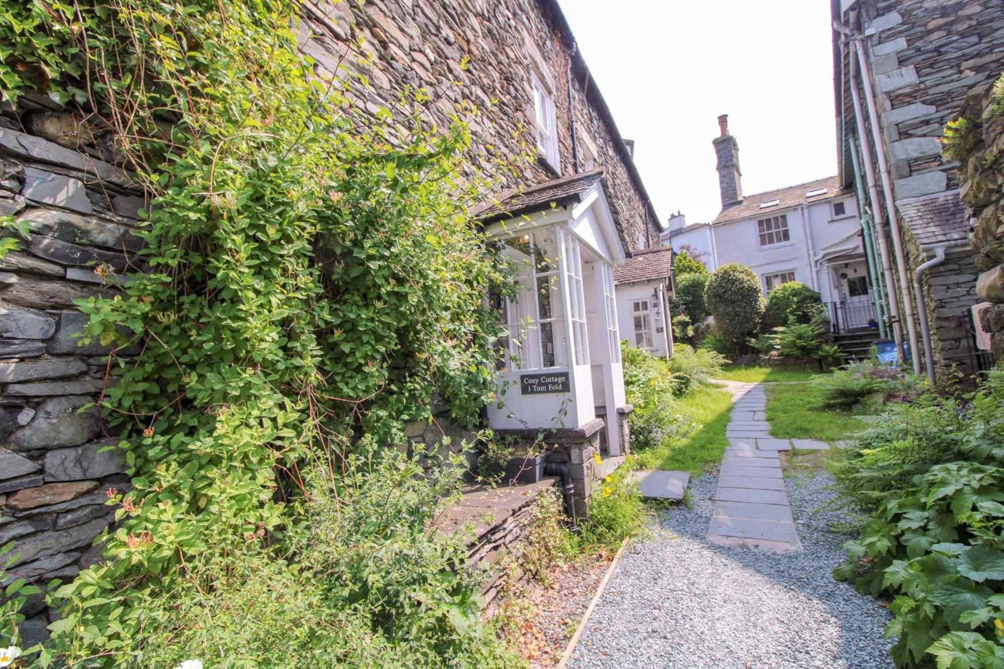 Cosy Cottage within walking distance of shops, pubs in Ambleside with wood burning stove