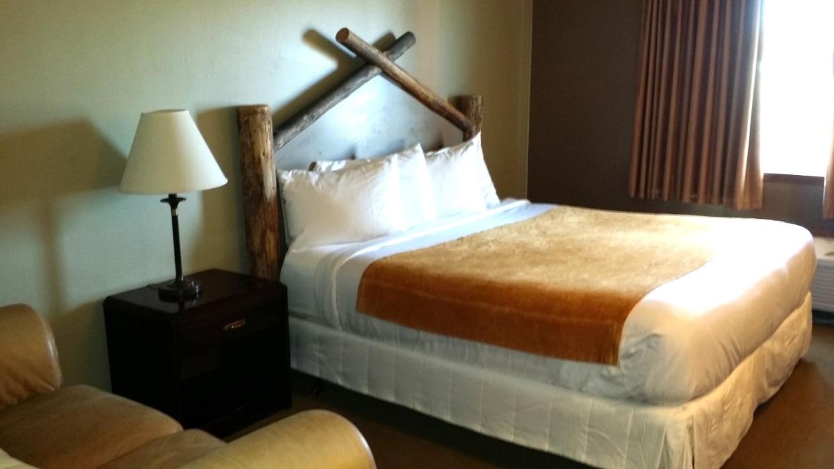 Rawlins Vacations - Rawlins Western Lodge - Property Image 10