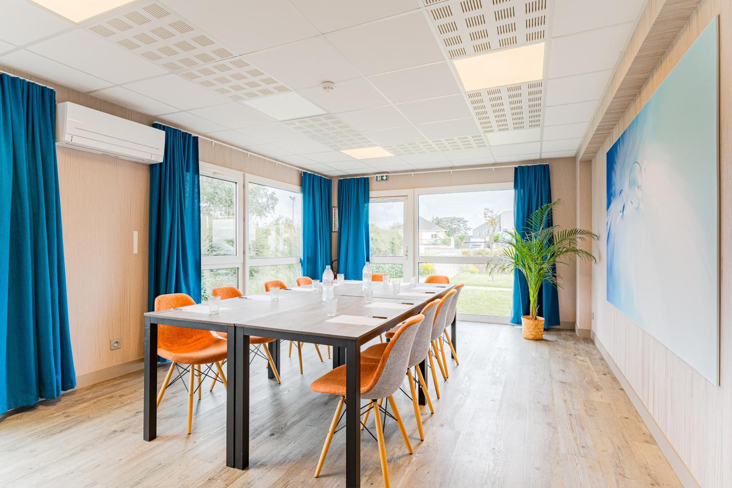 Chambray-les-Tours Vacations - Kyriad Direct Tours Sud - Chambray Les Tours - Property Image 2