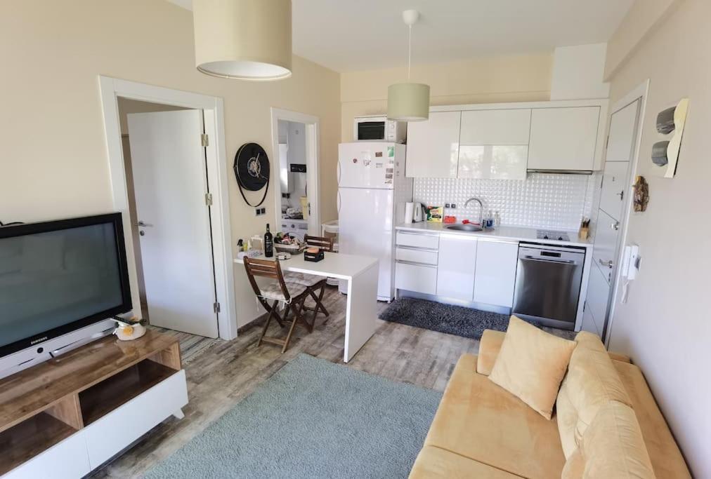 Funny apartment near kite surf center view 5