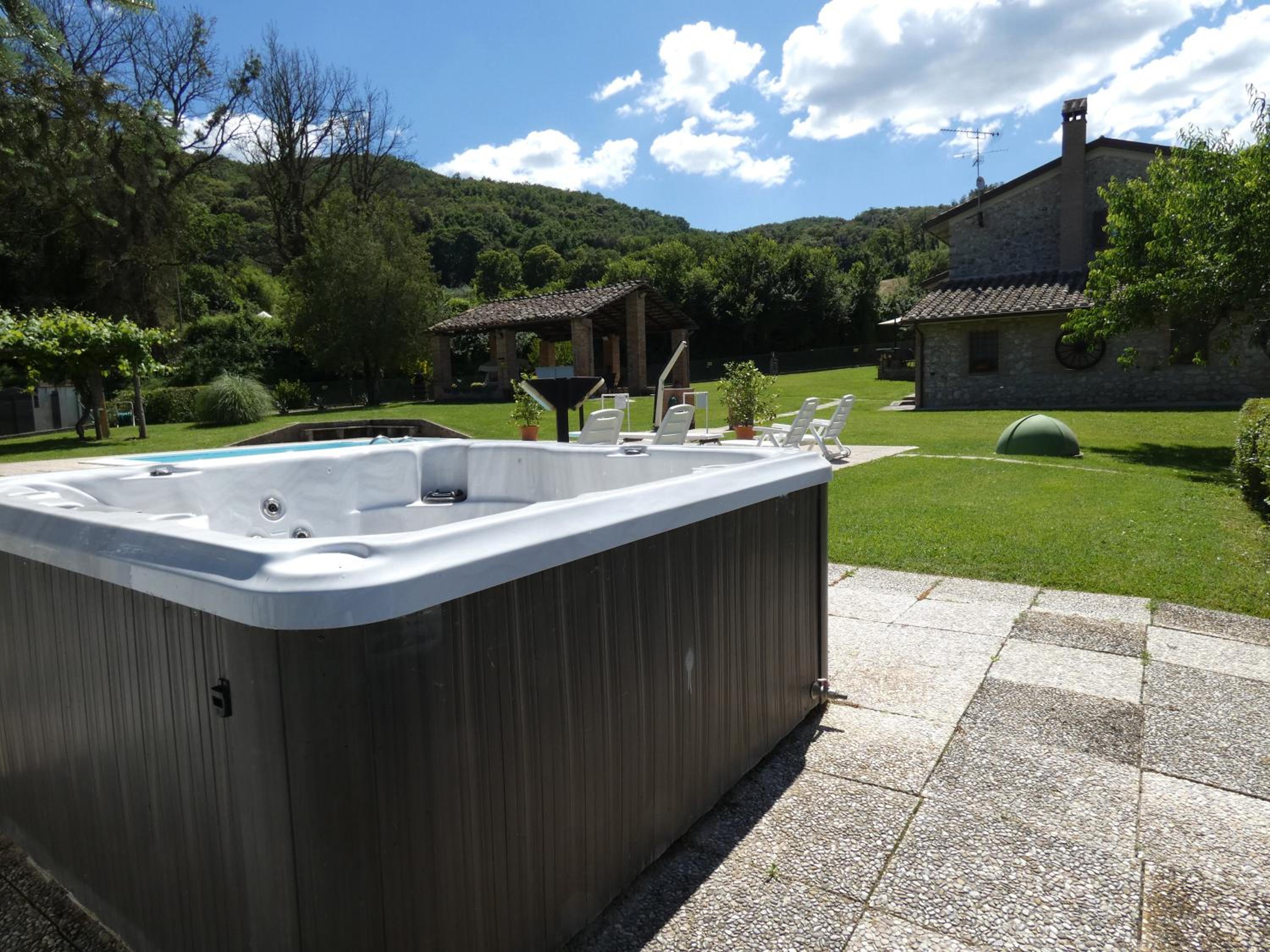 Scappo in Umbria, Casale Piccino