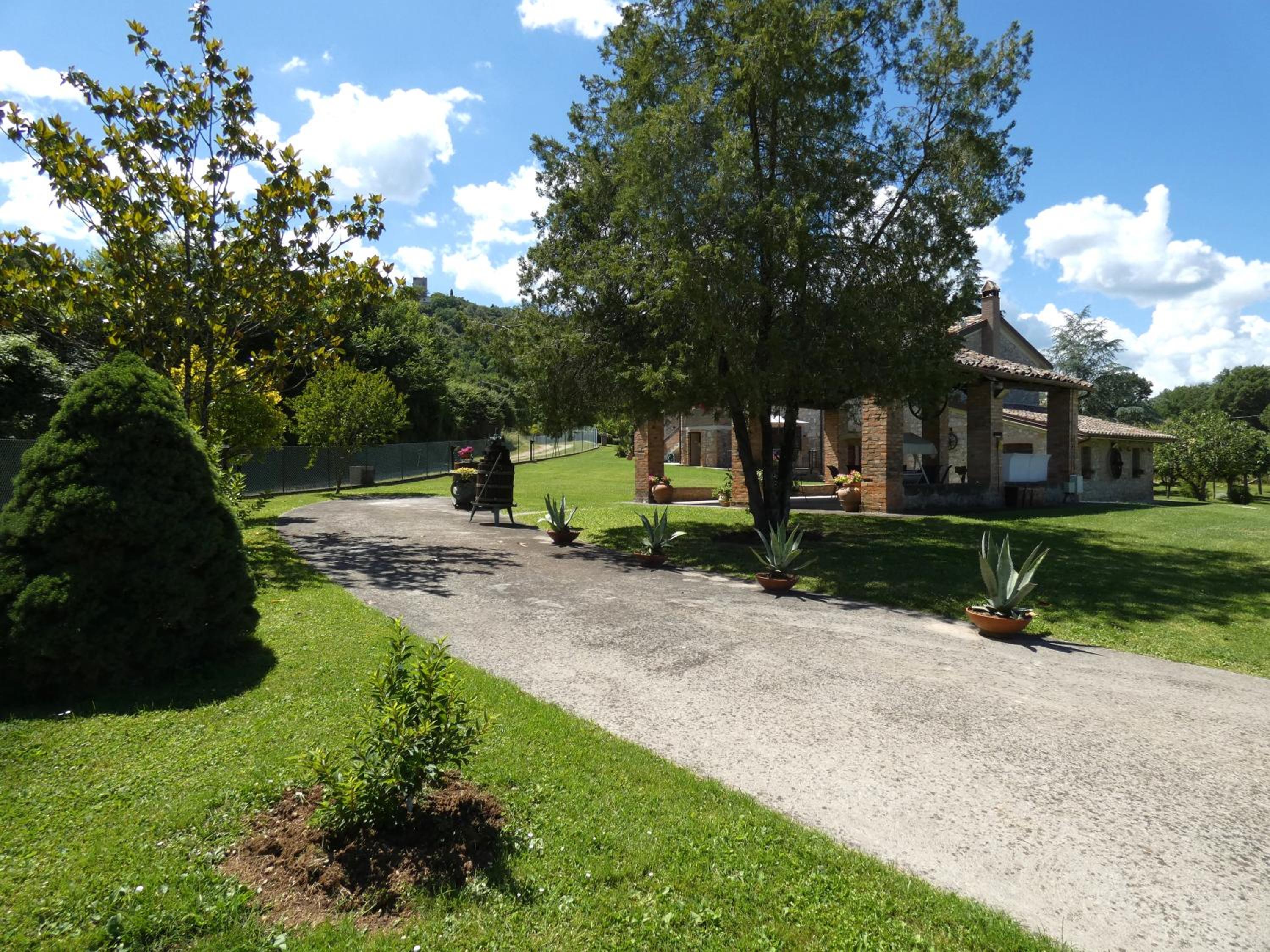 Scappo in Umbria, Casale Piccino