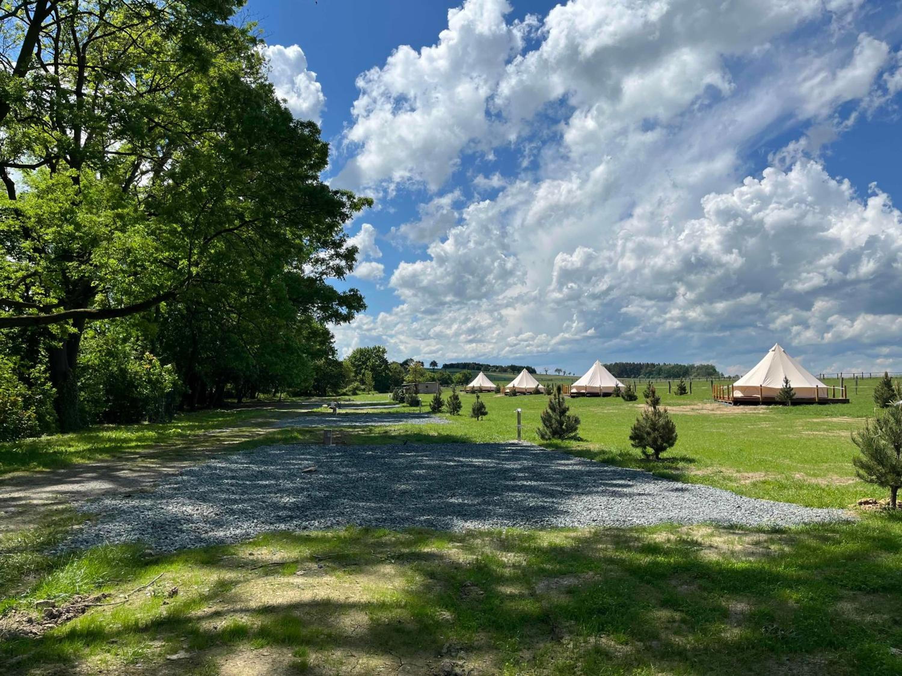 Farma Bláto - Apartmány Sýpka a glamping