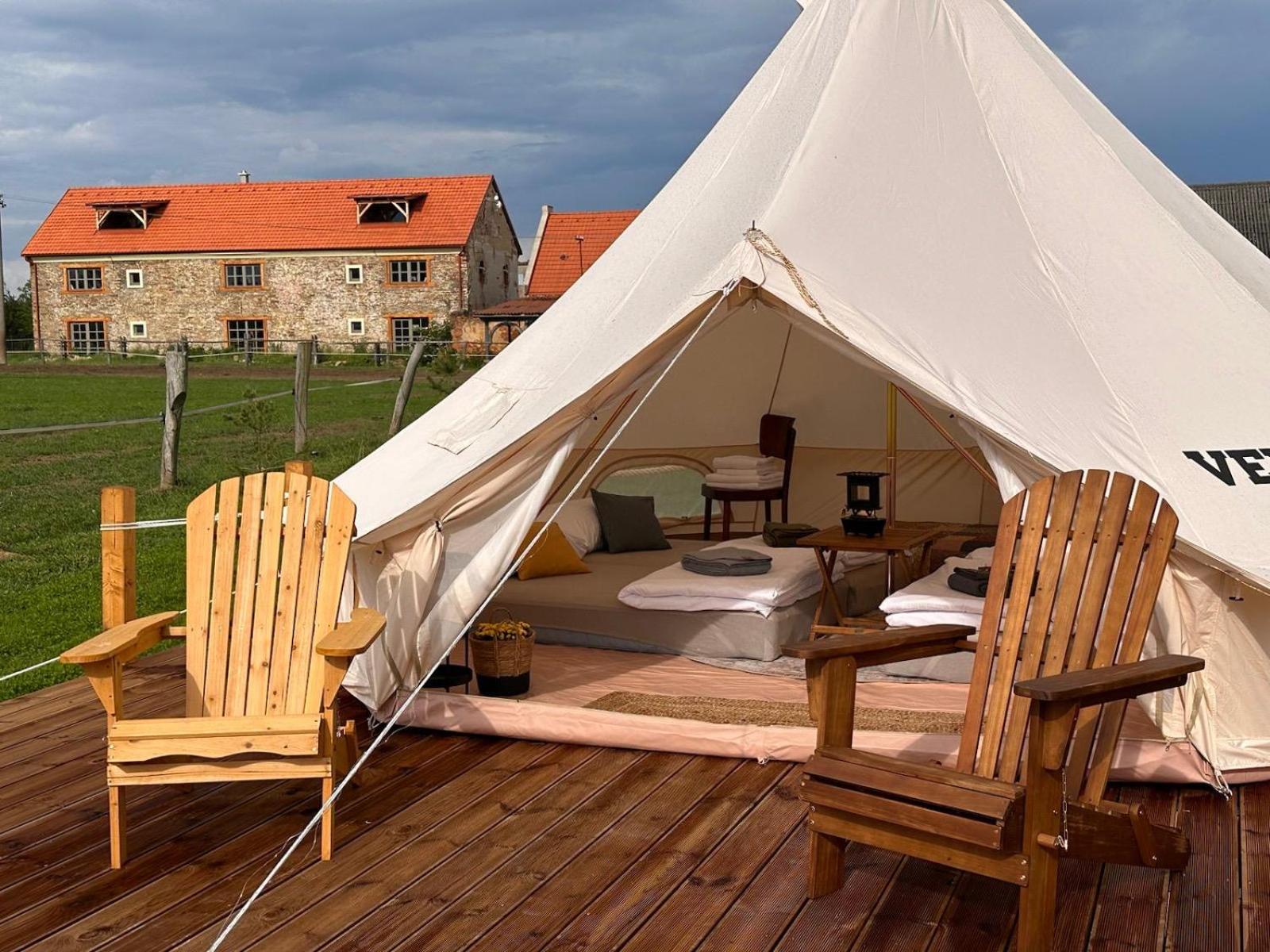 Farma Bláto - Apartmány Sýpka a glamping