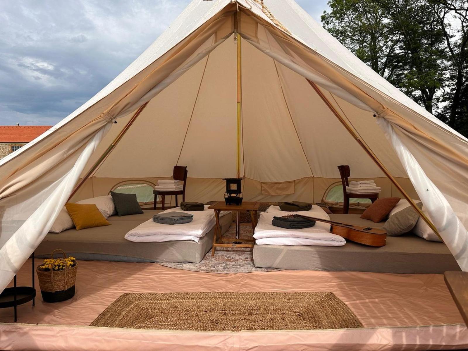 Farma Bláto - Apartmány Sýpka a glamping