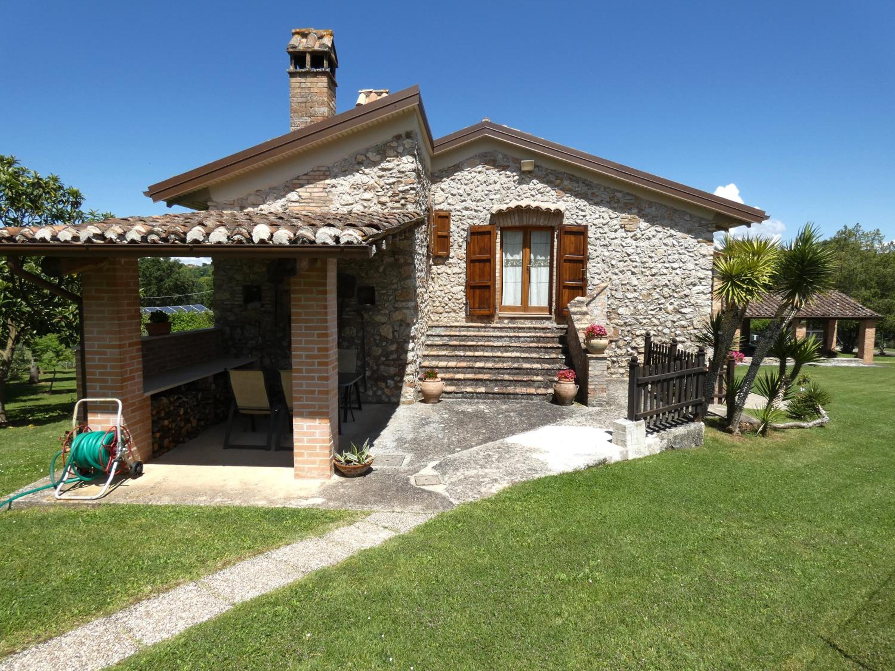 Scappo in Umbria, Casale Piccino