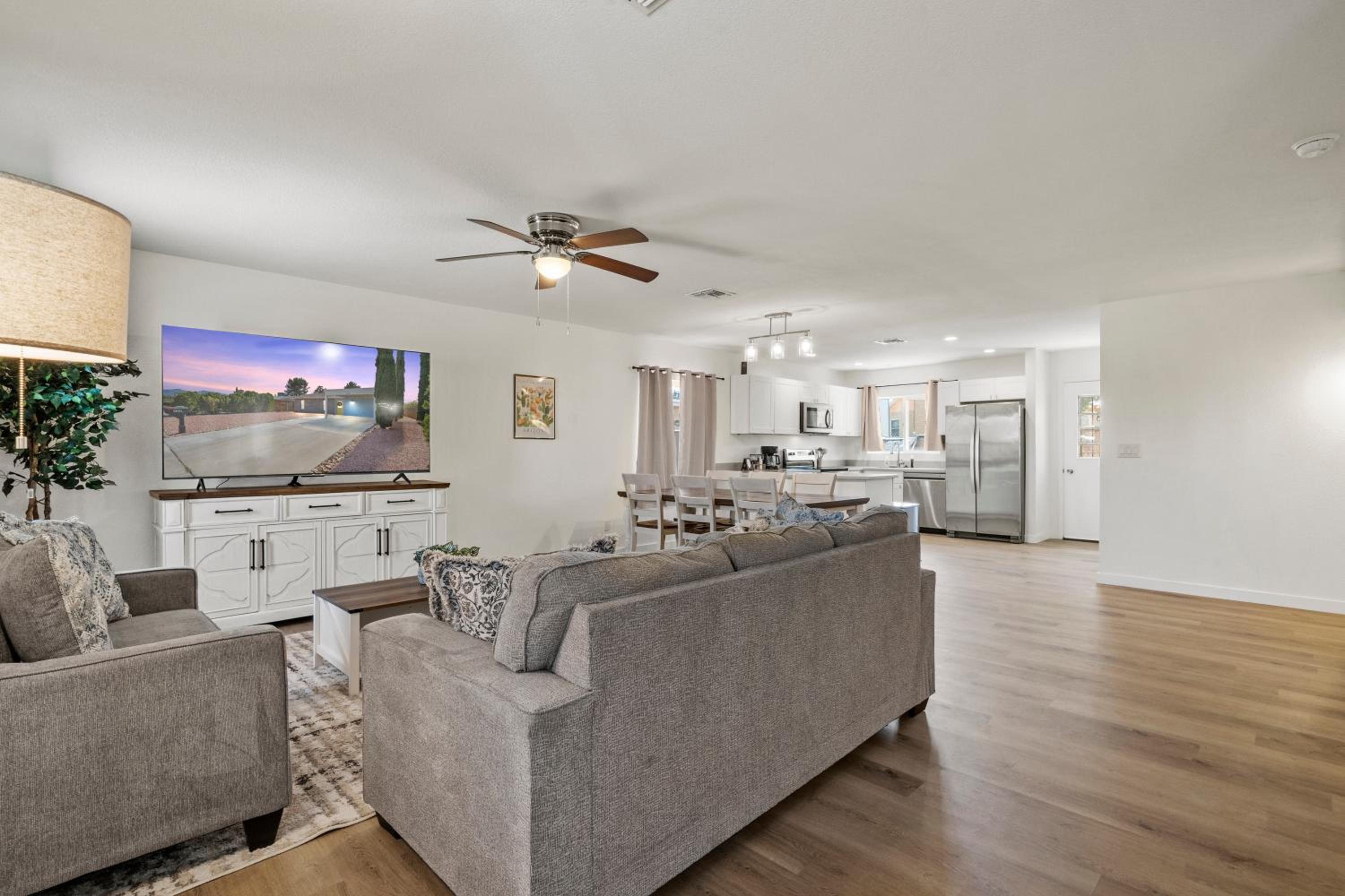 l NEW 3BED 2BTH l 1 min to Veterans Memorial Park l Central Location l Fully Remodeled House view 5