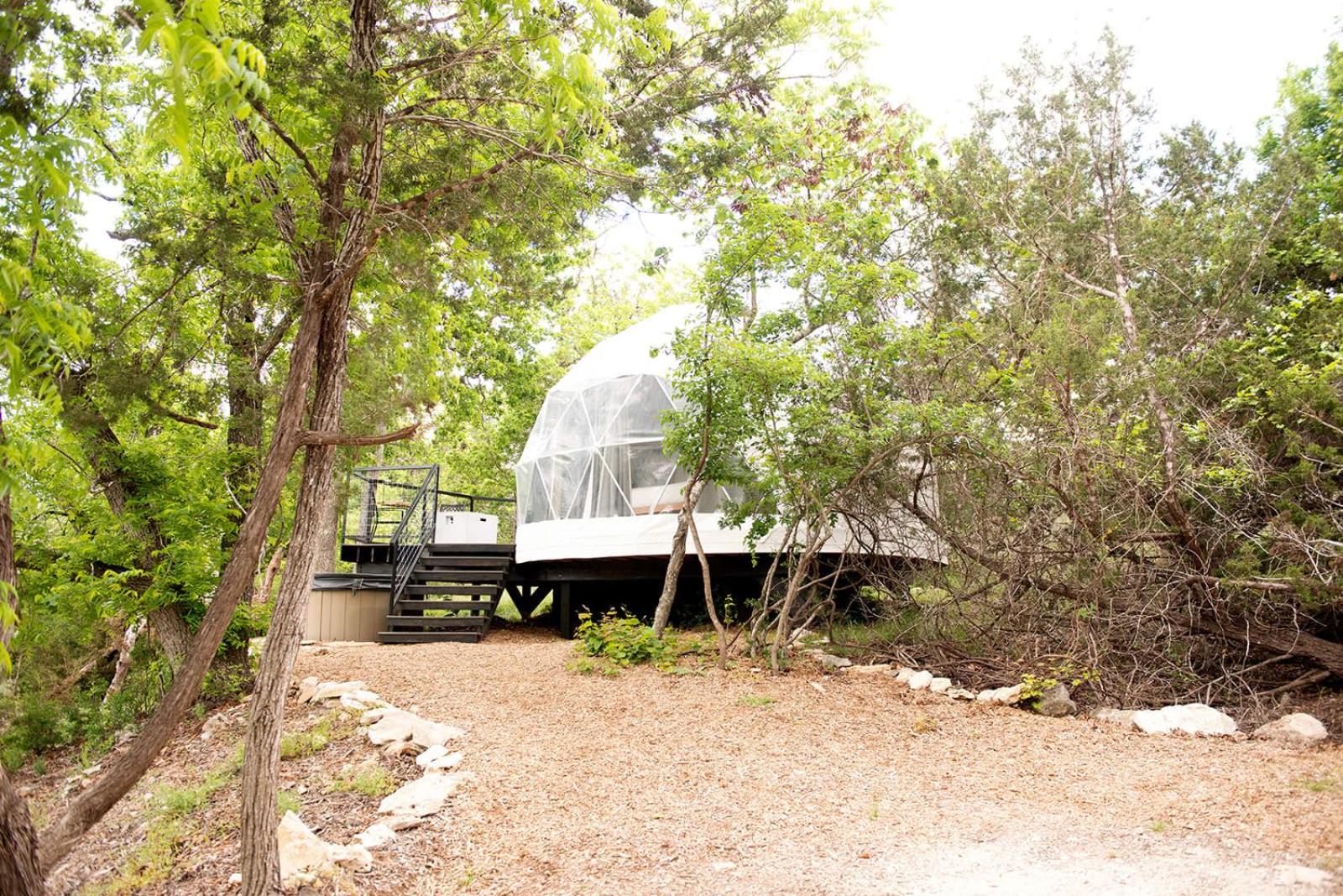 Hotel Cloud Dome W Private Hot Tub and Outdoor Shower - Image 1