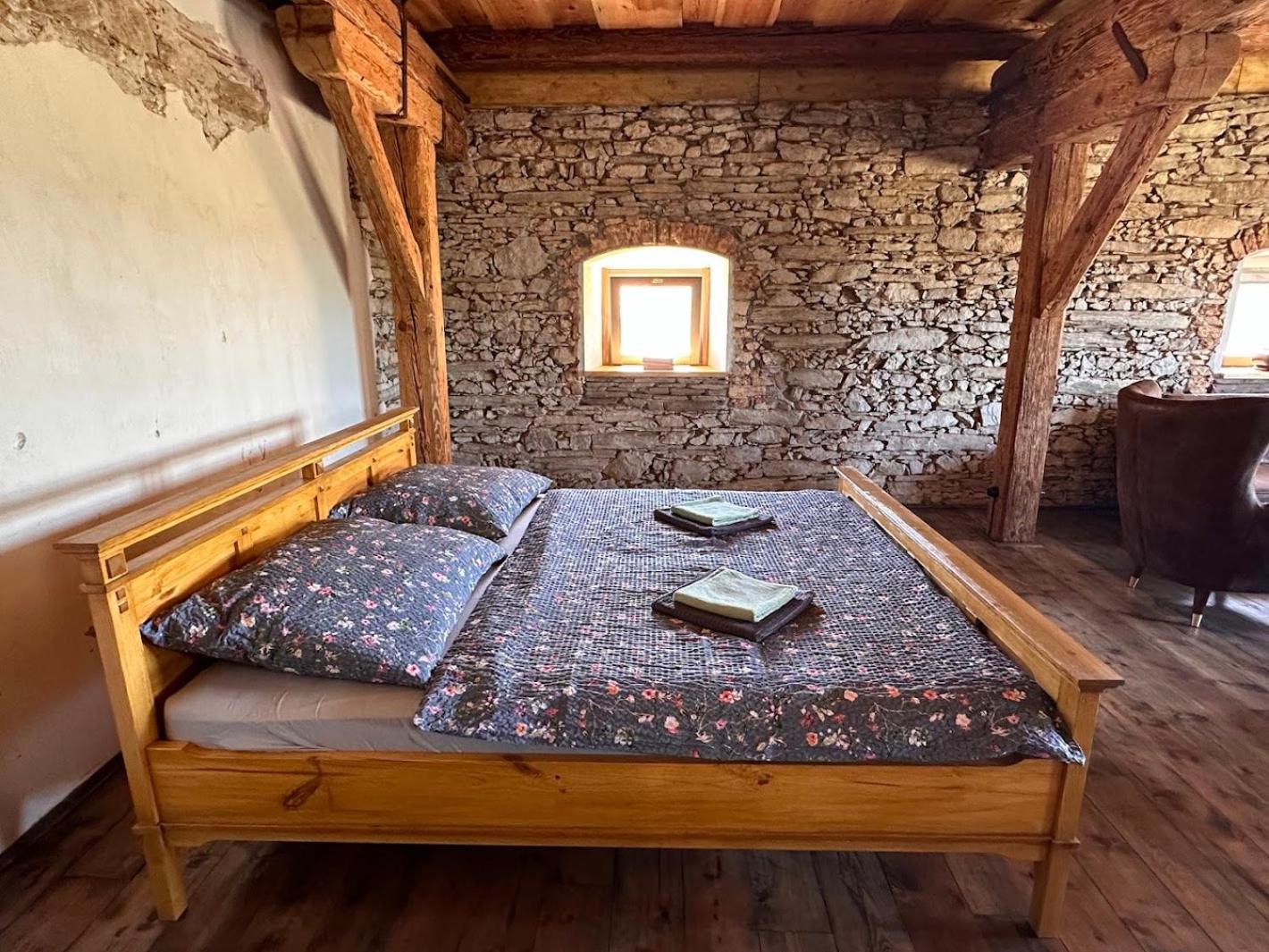 Farma Bláto - Apartmány Sýpka a glamping