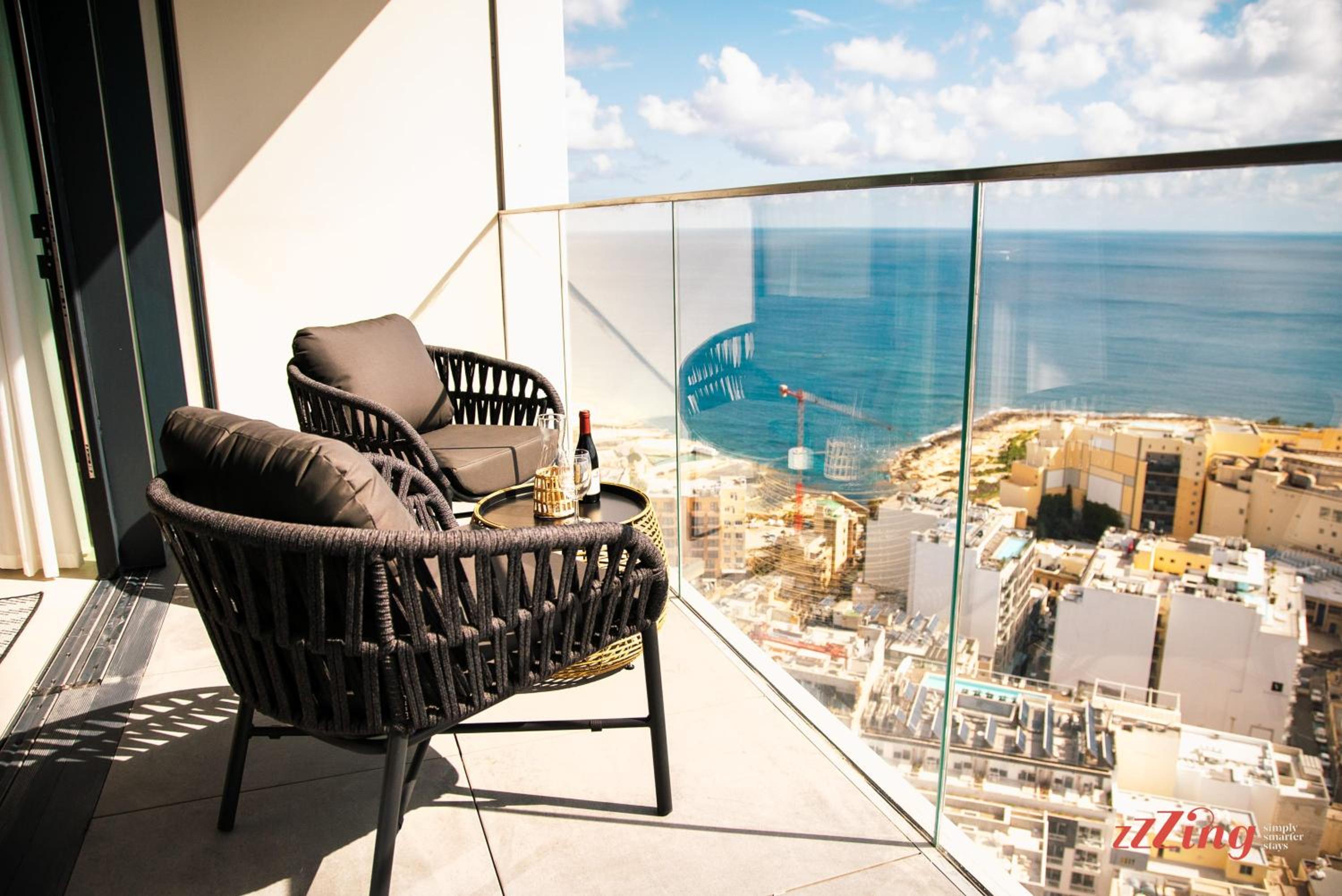 Exclusive Luxury at Mercury Towers photo 3