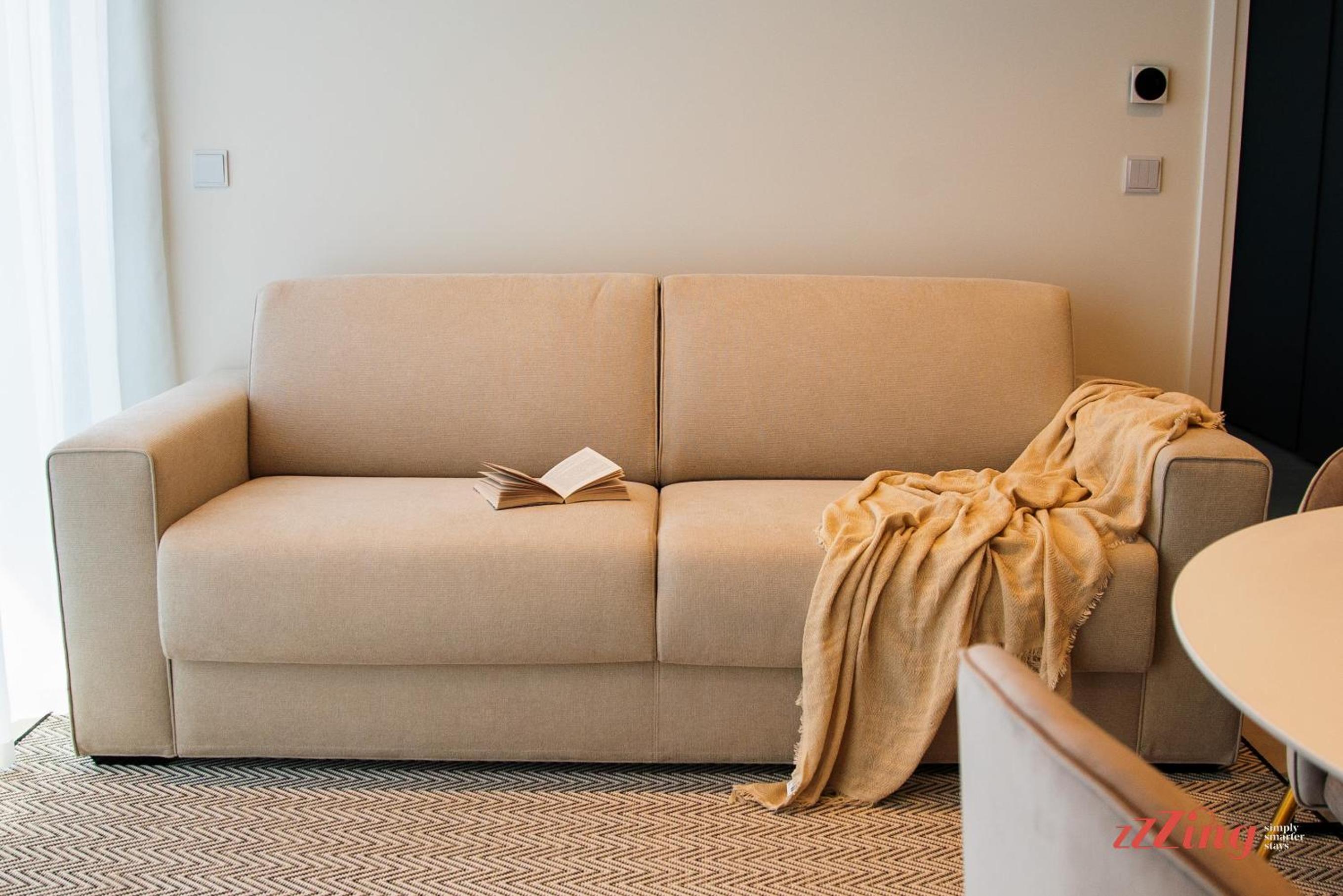 Exclusive Luxury at Mercury Towers photo 5