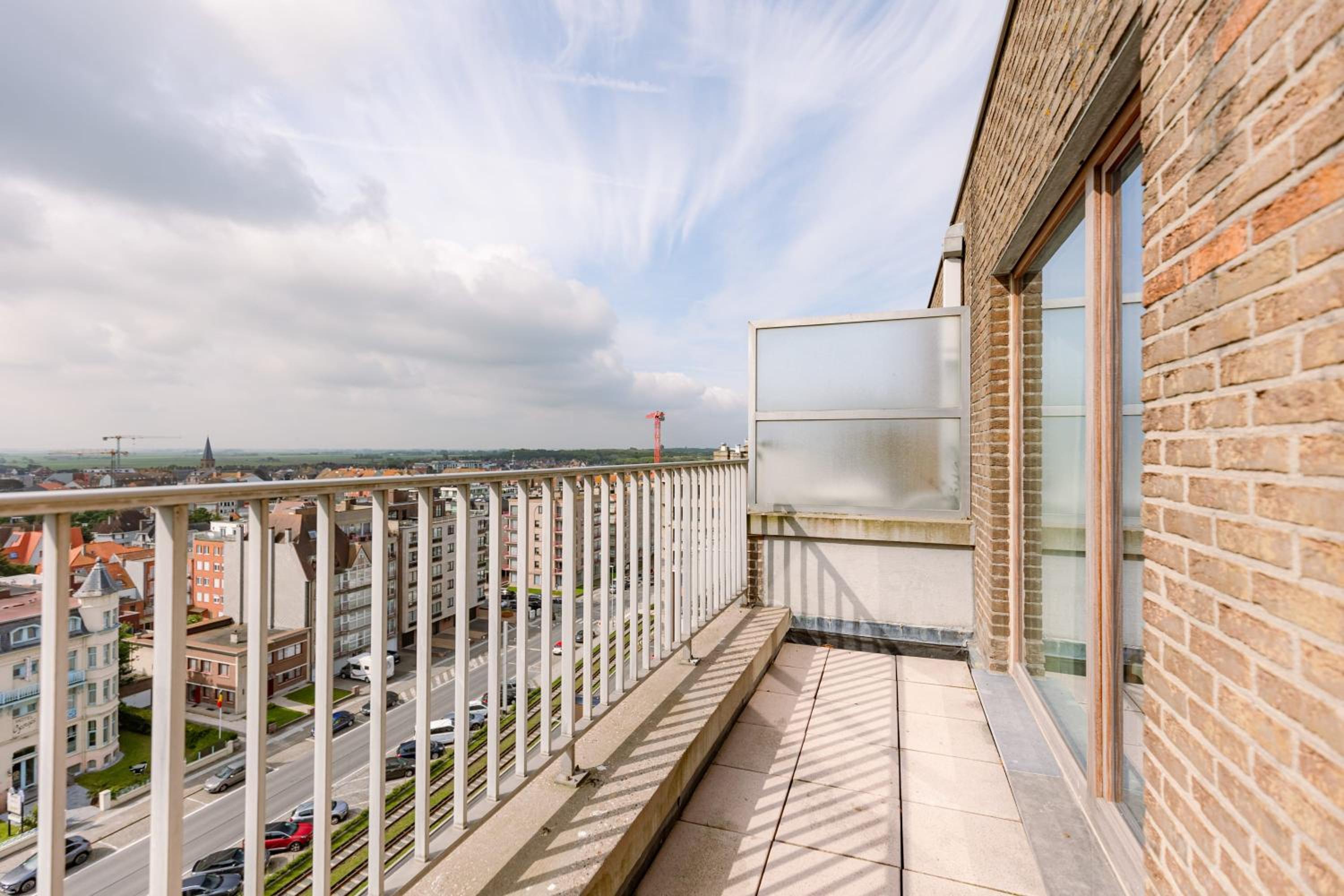 Seaside duplex apartment with four terraces