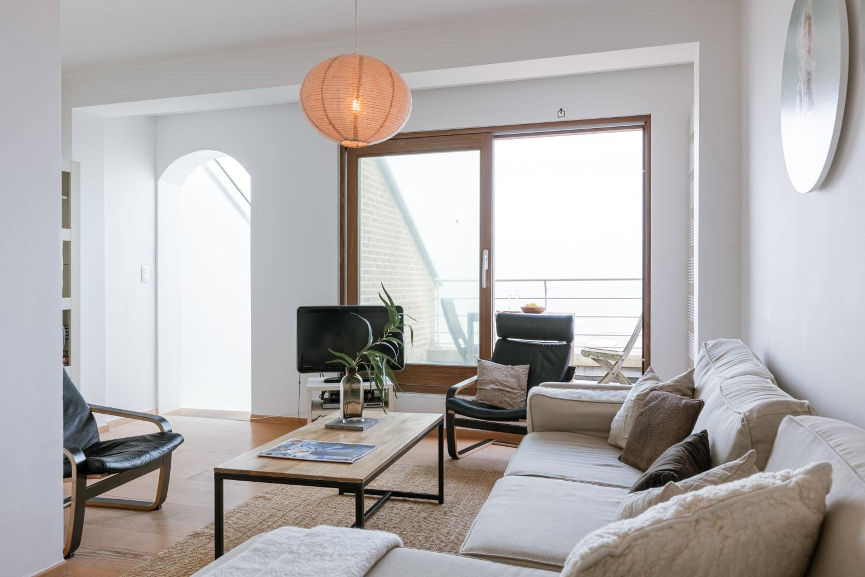 Seaside duplex apartment with four terraces