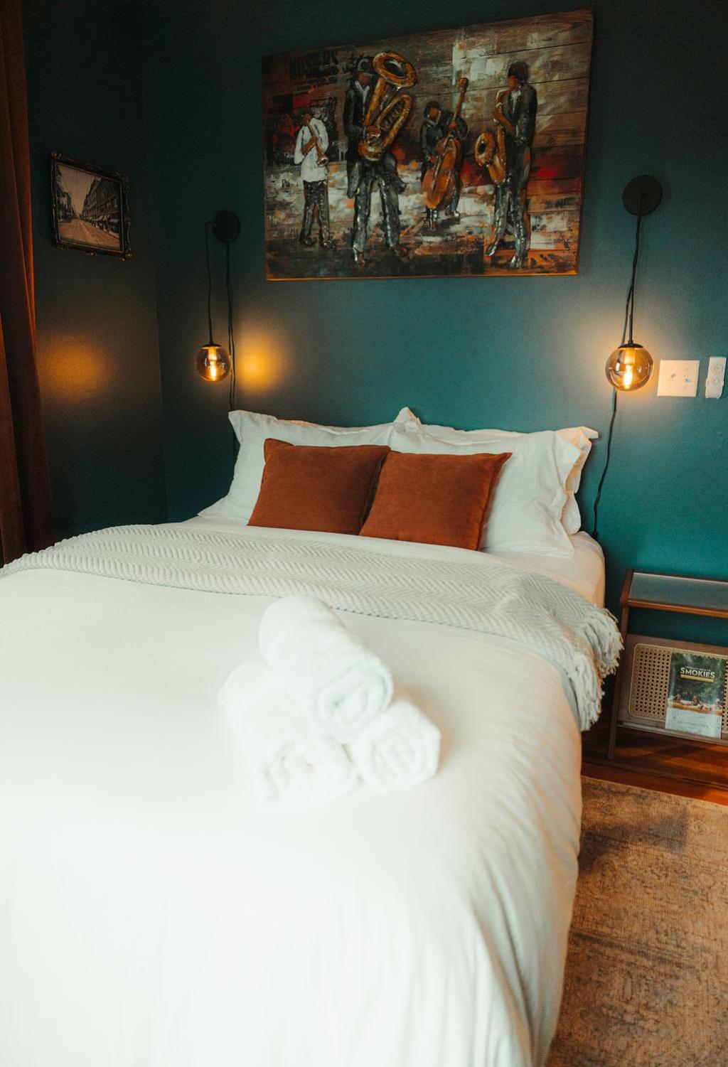 Historic Renovated 2BD - Overlooking Downtown