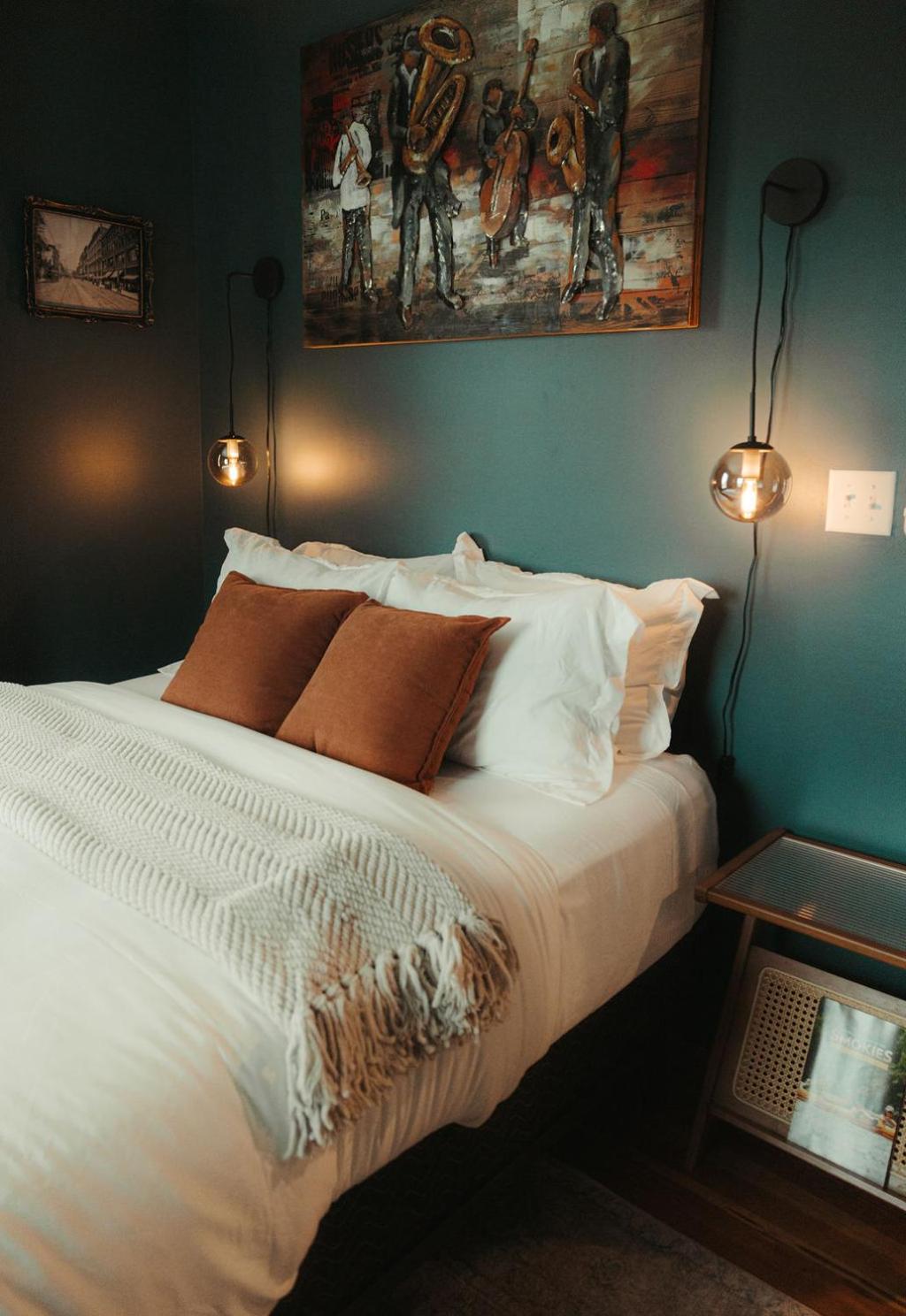 Historic Renovated 2BD - Overlooking Downtown