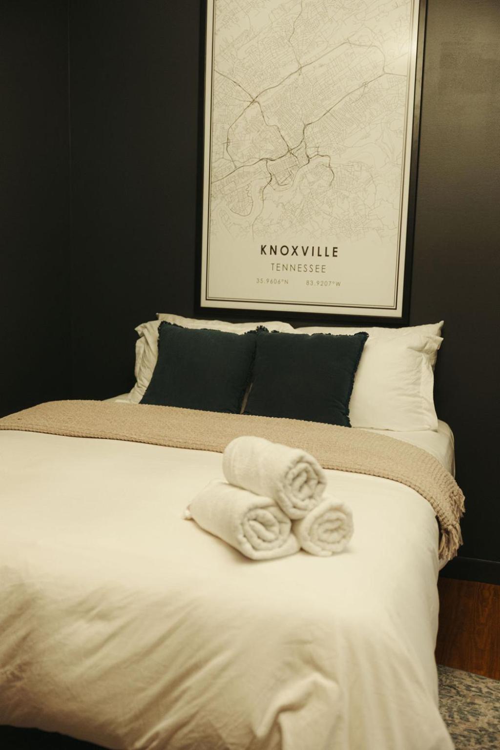 Historic Renovated 2BD - Overlooking Downtown