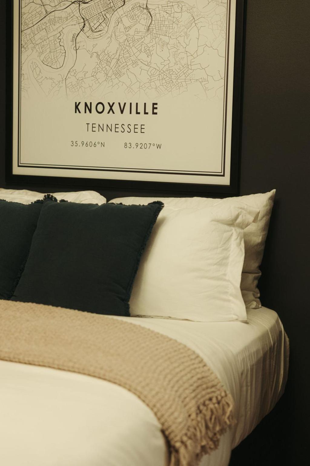 Historic Renovated 2BD - Overlooking Downtown