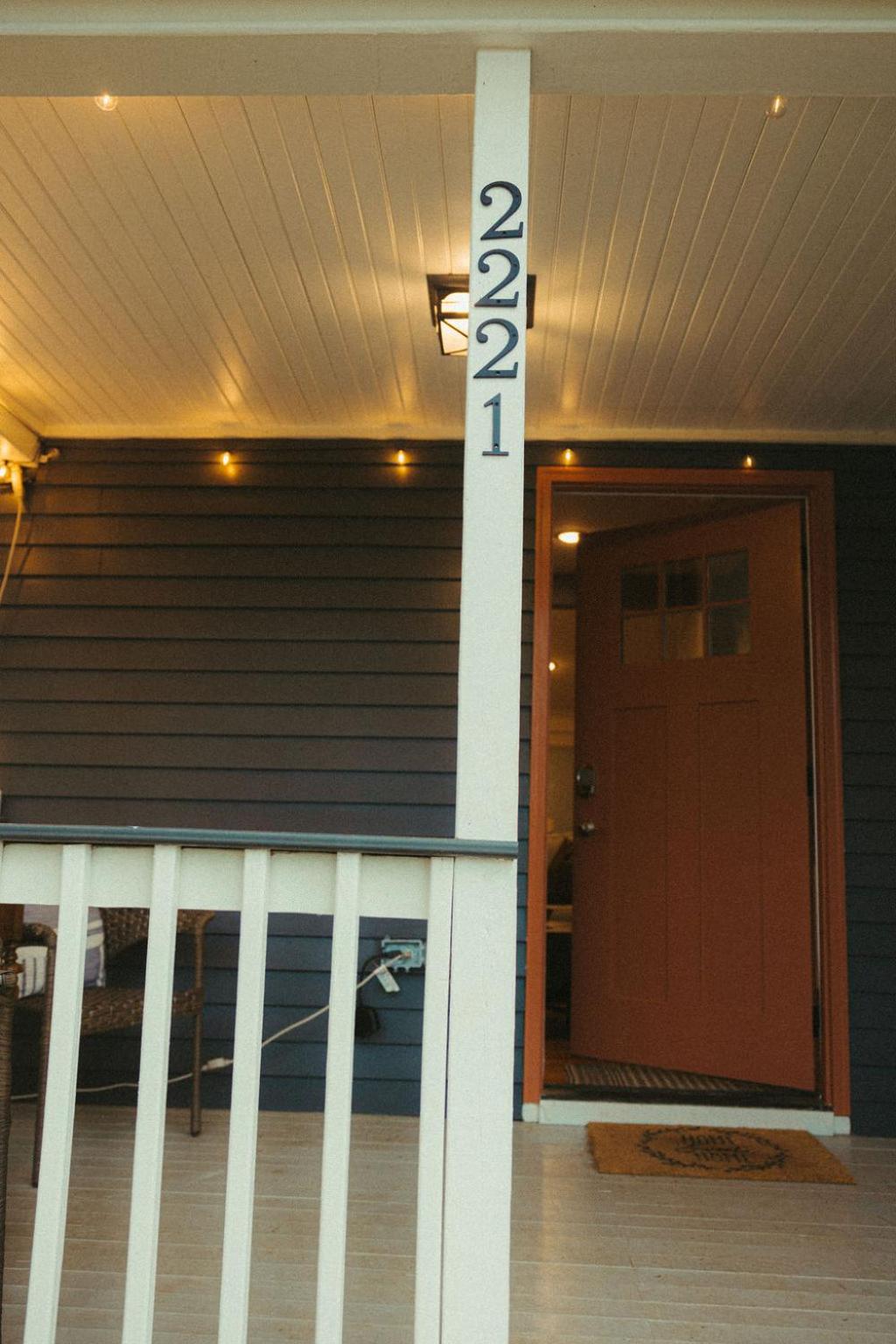 Historic Renovated 2BD - Overlooking Downtown