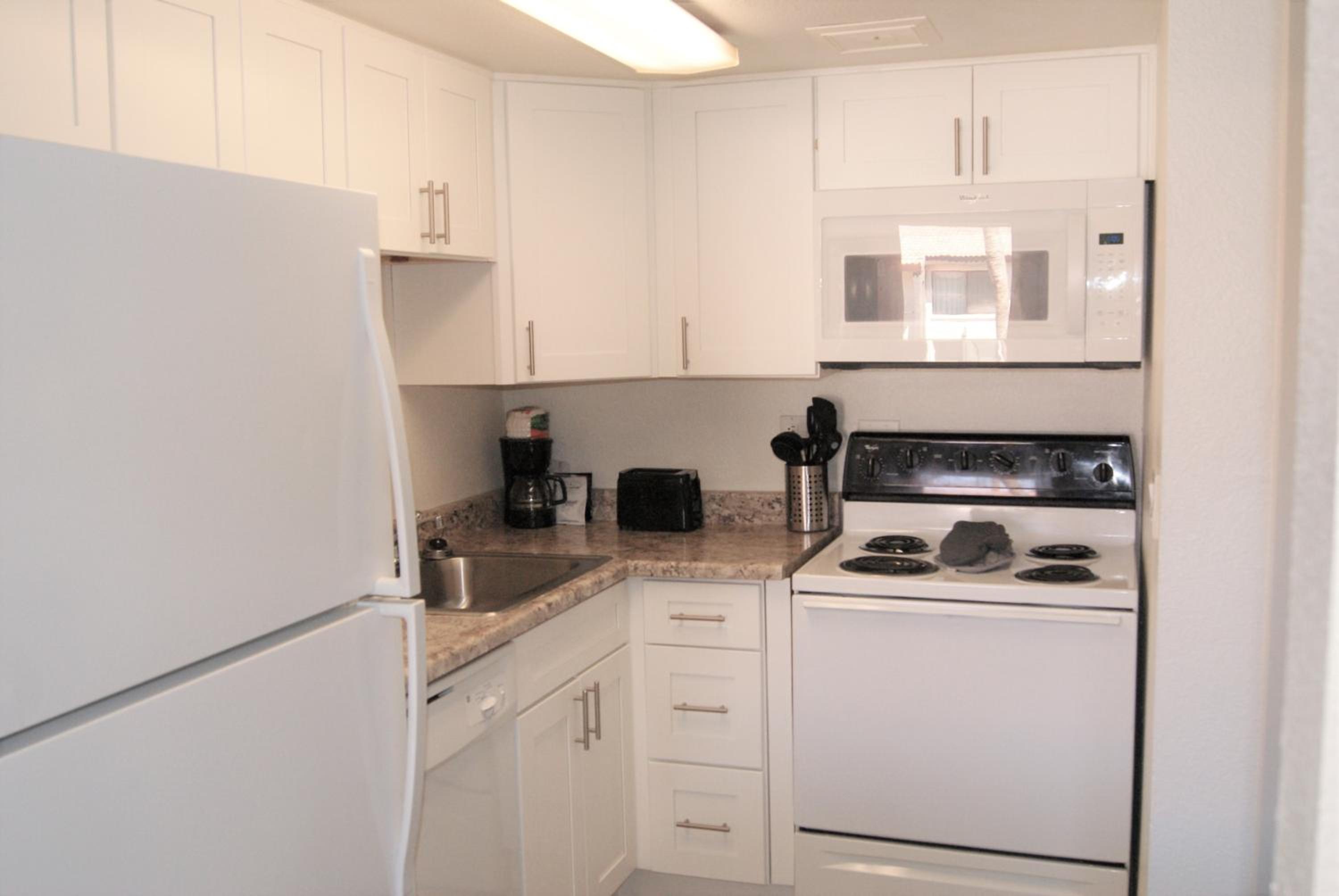 211 Fully Furnished 1BR Suite-Outdoor Pool view 4