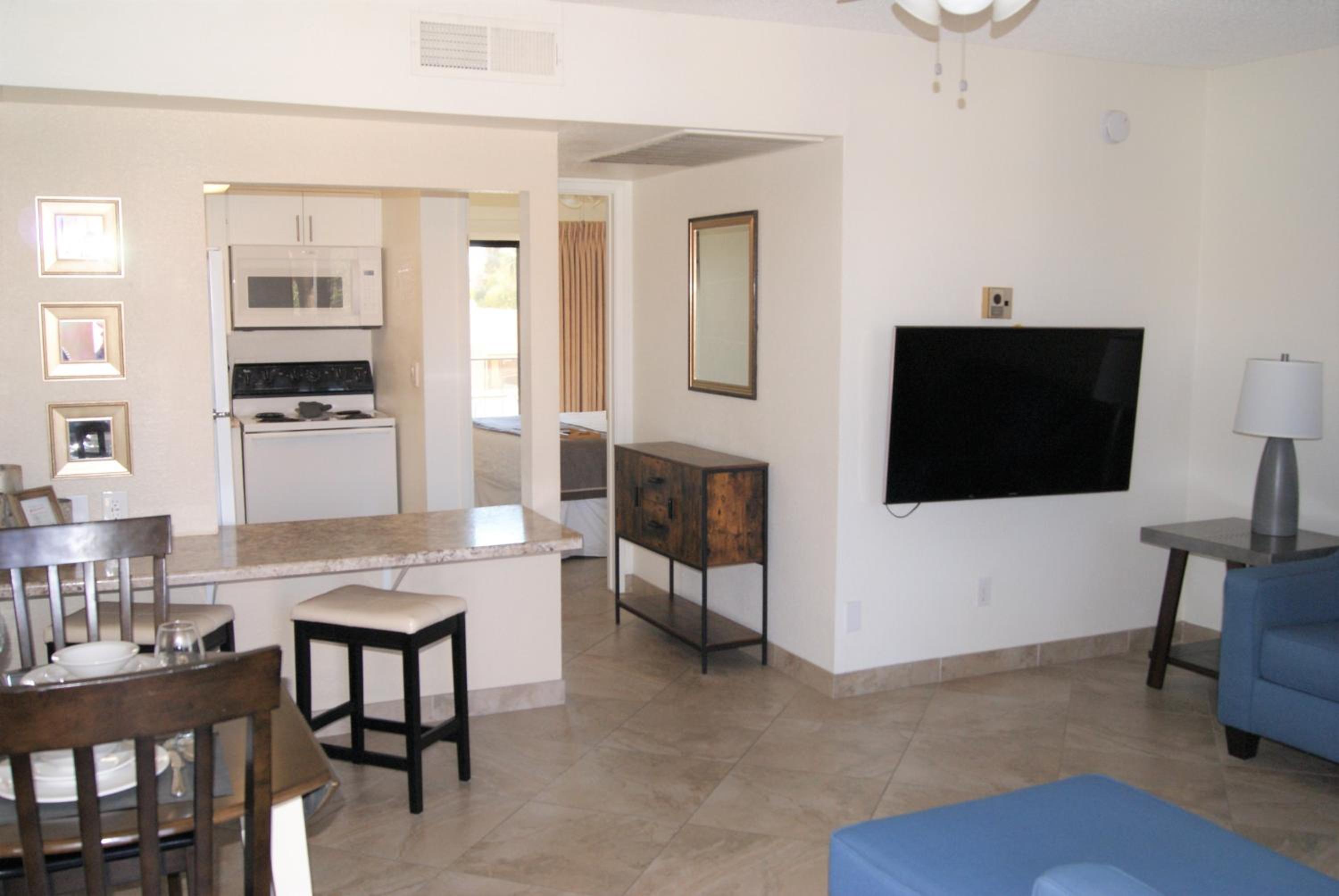 211 Fully Furnished 1BR Suite-Outdoor Pool view 3