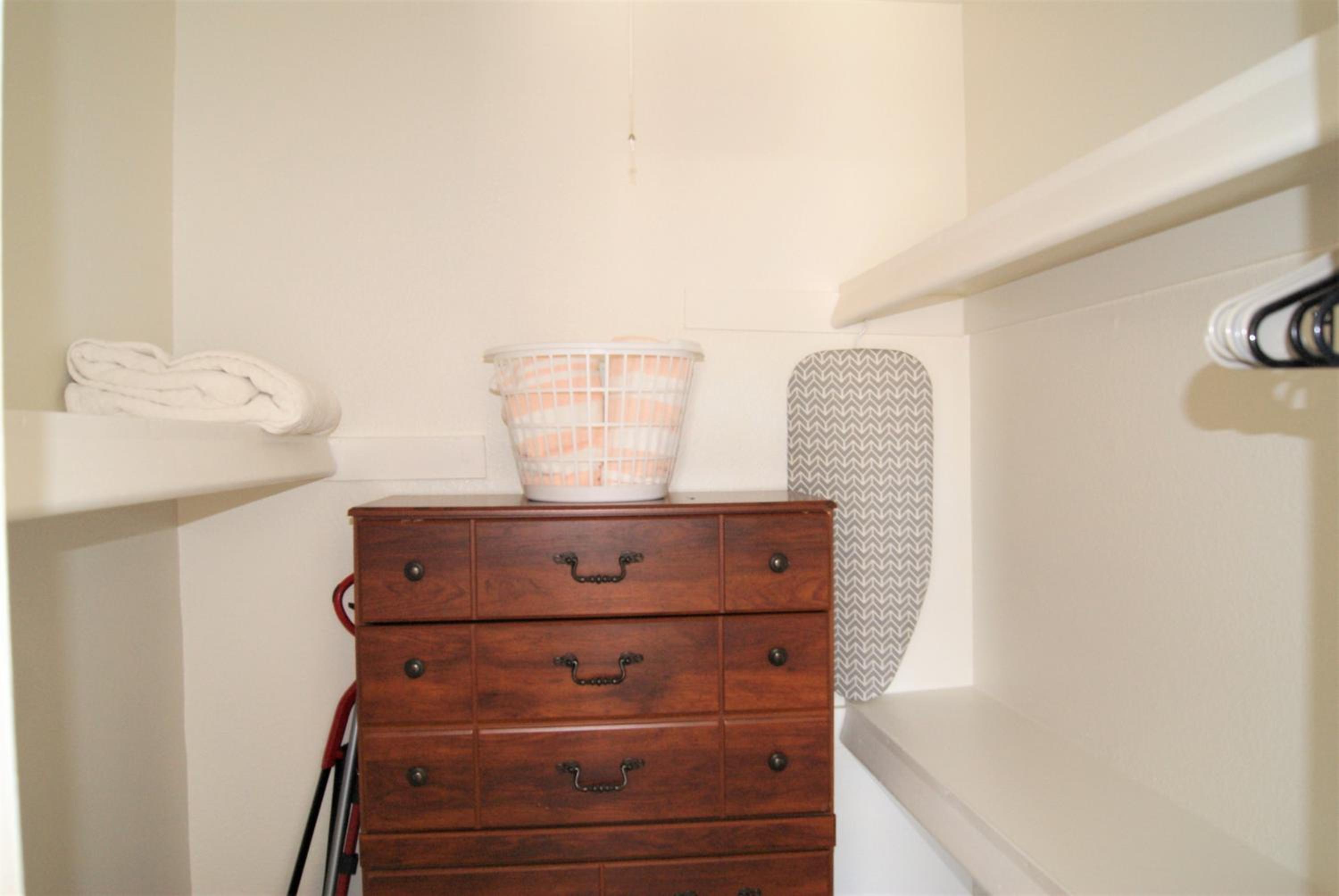 211 Fully Furnished 1BR Suite-Outdoor Pool view 5