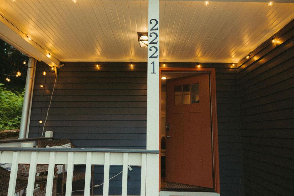Historic Renovated 2BD - Overlooking Downtown