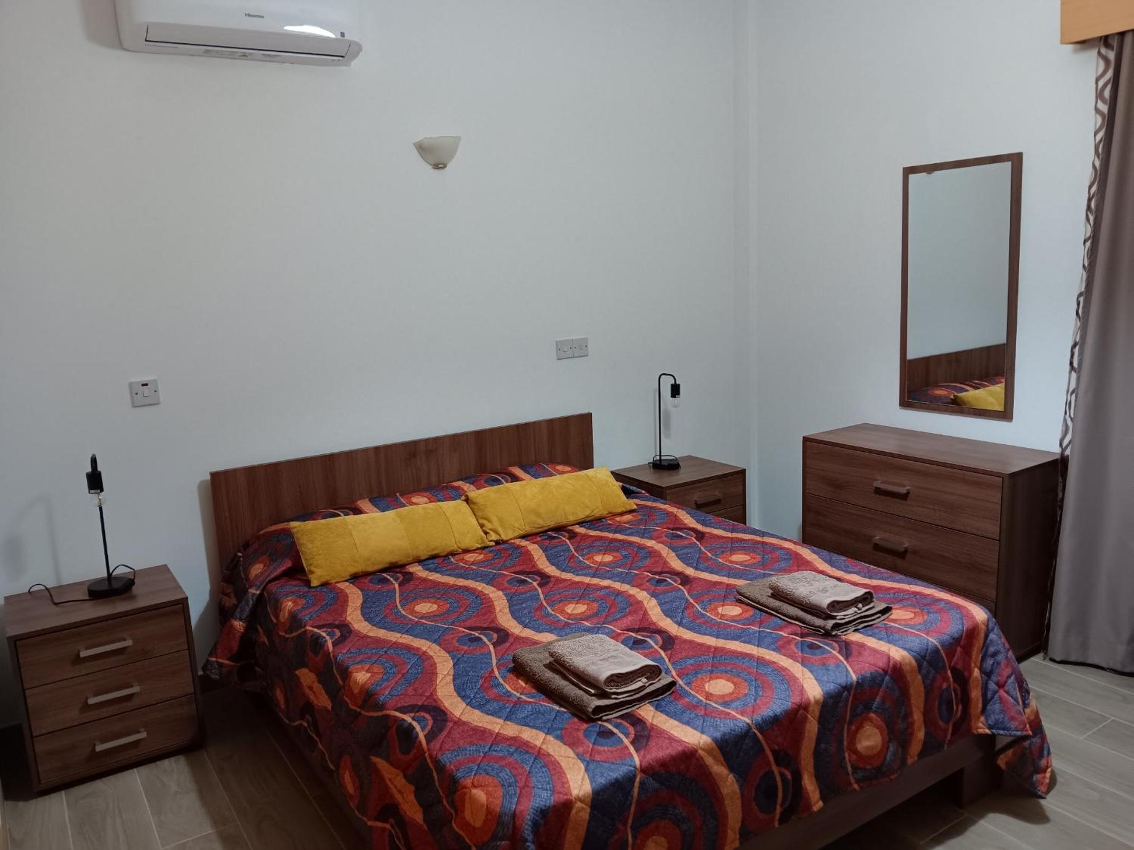 Pari's Holiday apartments-Paphos