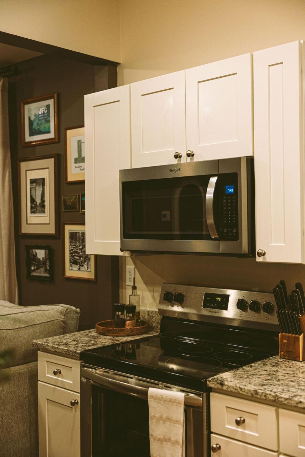 Historic Renovated 2BD - Overlooking Downtown
