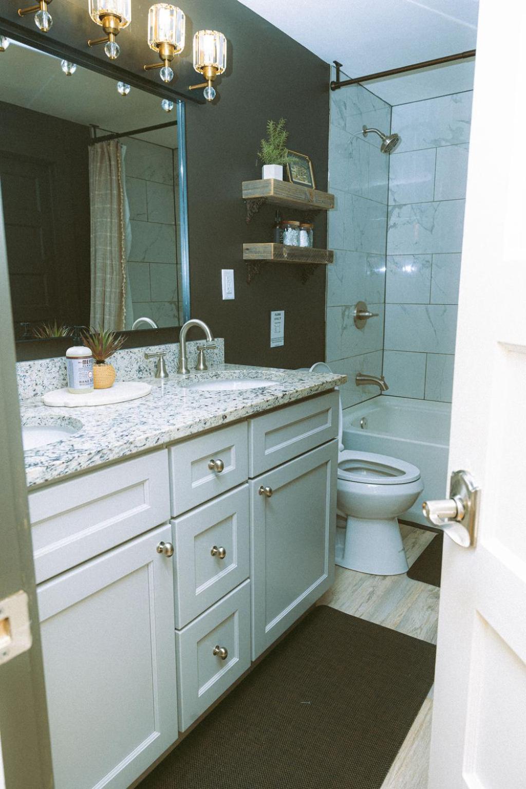 Historic Renovated 2BD - Overlooking Downtown
