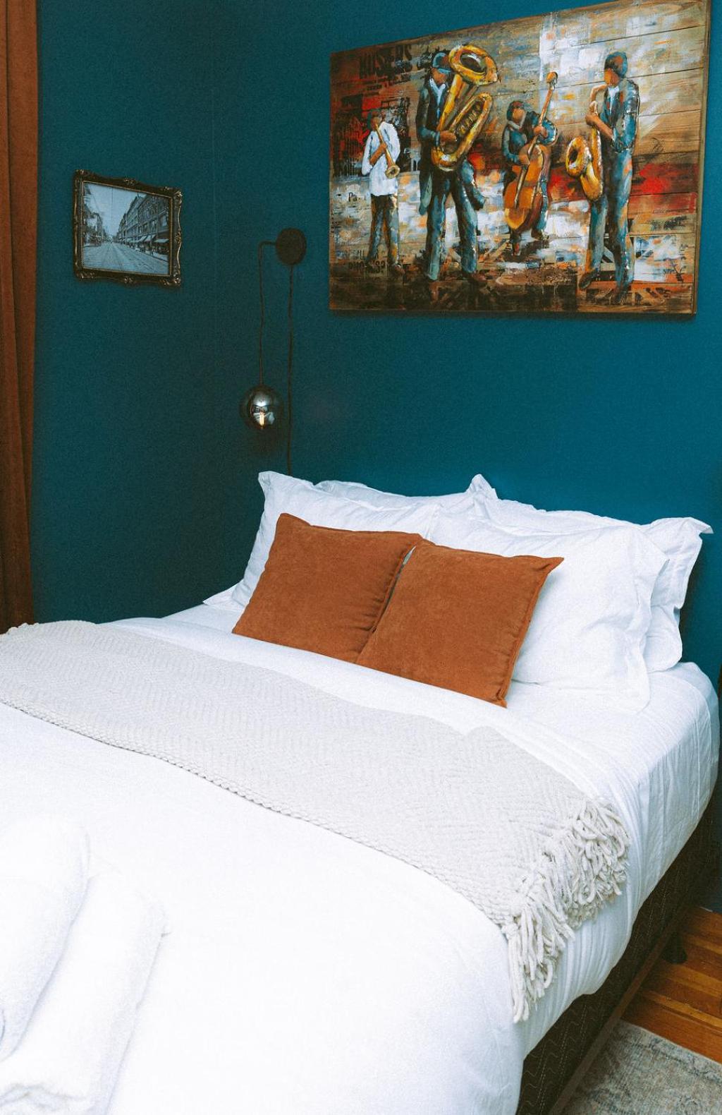 Historic Renovated 2BD - Overlooking Downtown