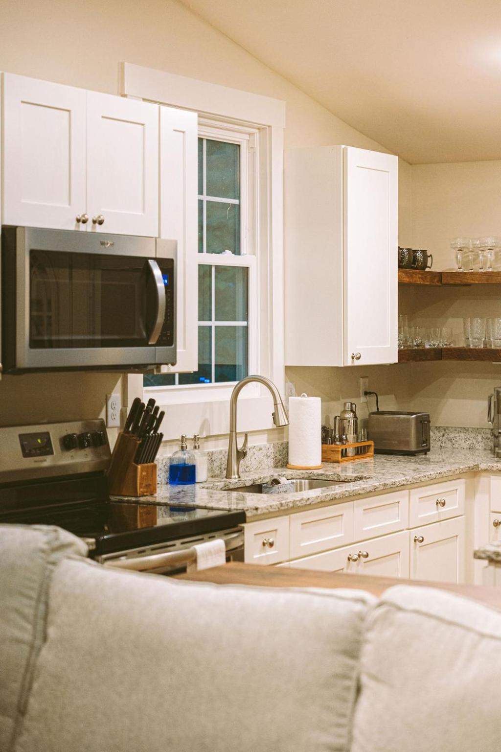 Historic Renovated 2BD - Overlooking Downtown