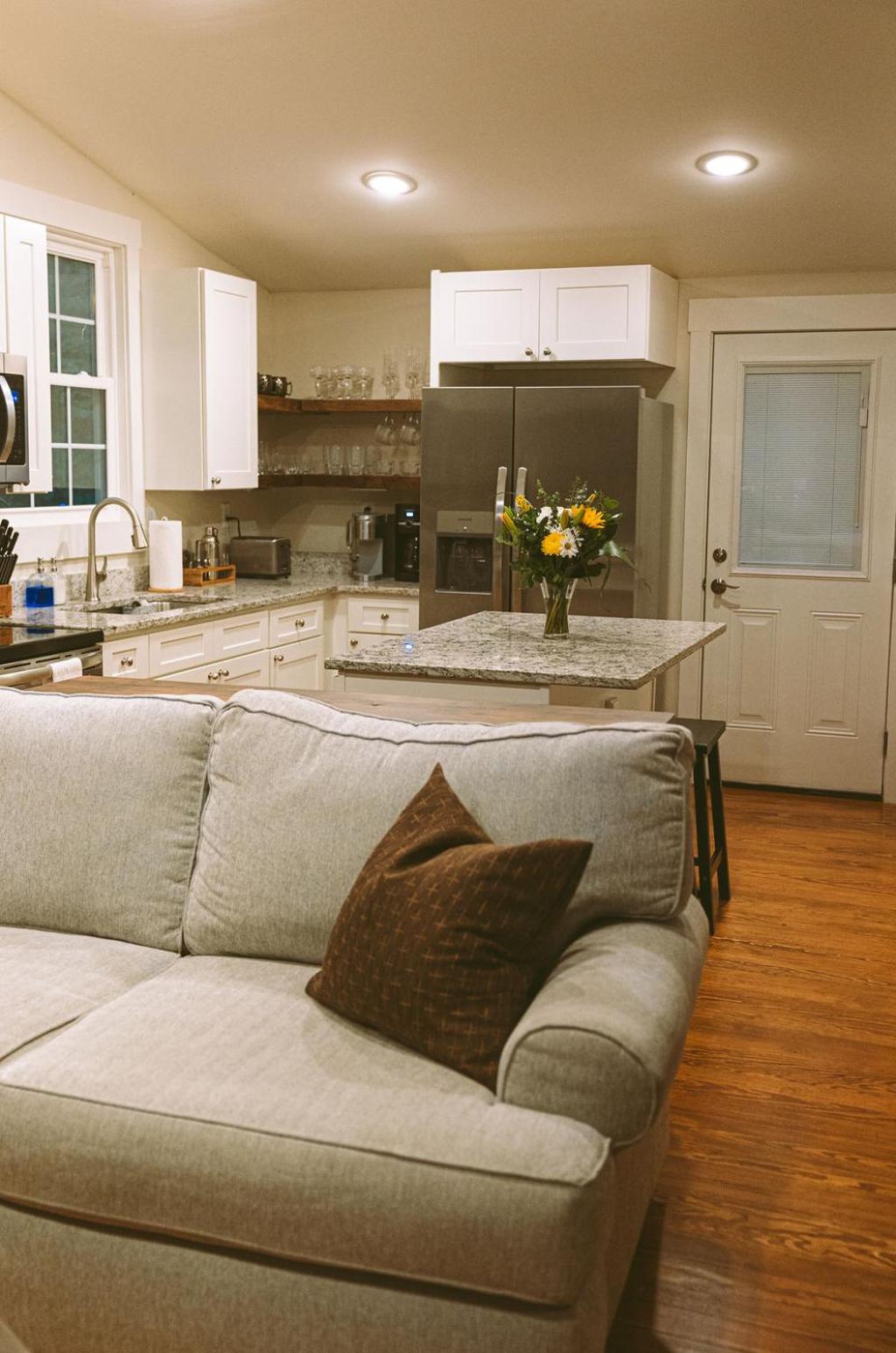 Historic Renovated 2BD - Overlooking Downtown
