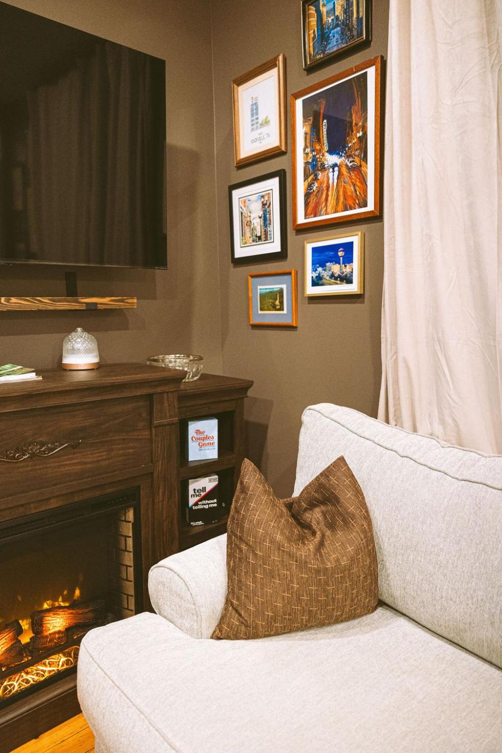 Historic Renovated 2BD - Overlooking Downtown