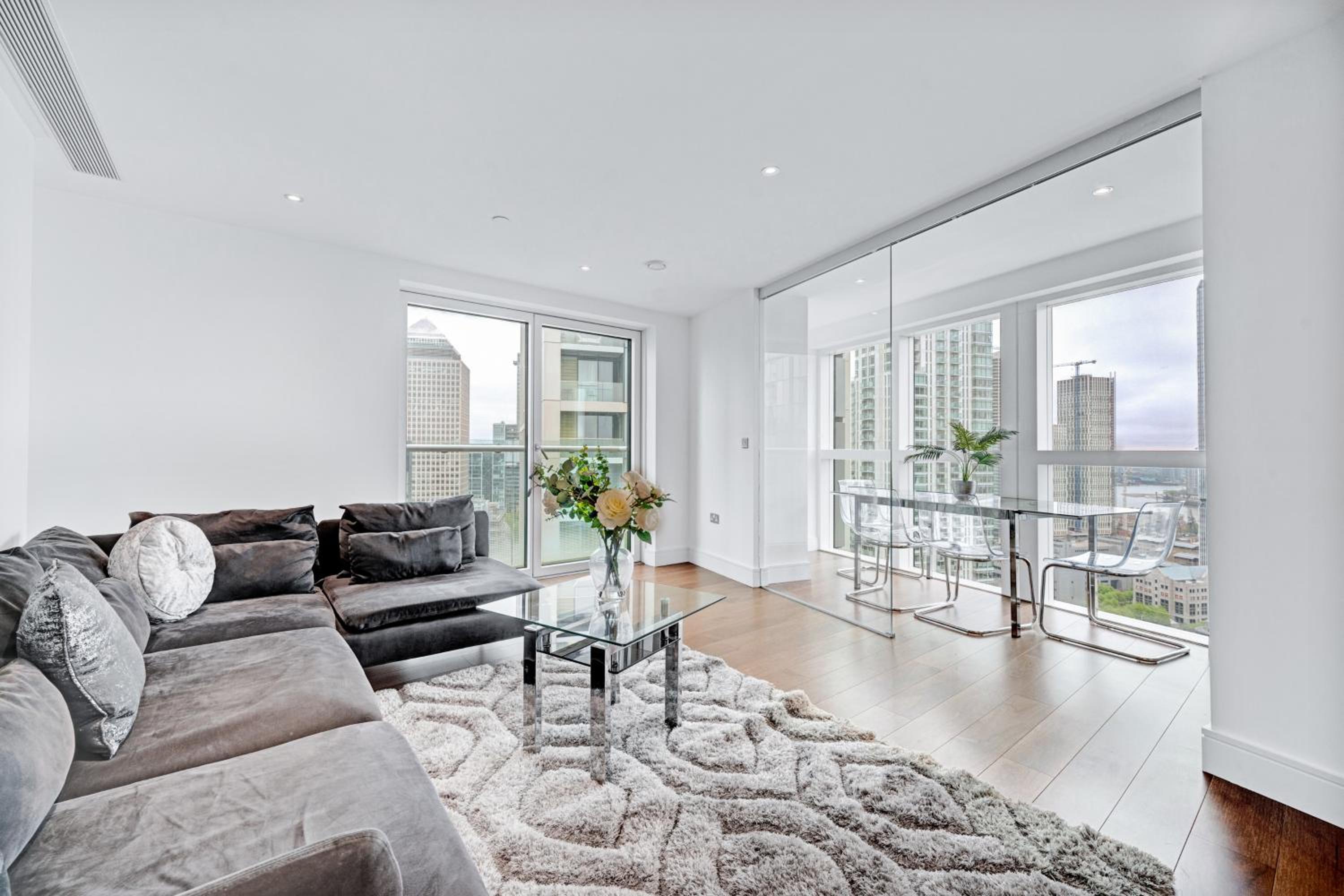 Modern Two Bed Serviced Accommodation in London Canary Wharf - Perfect for Long Stay, Business, Leisure and Relocations