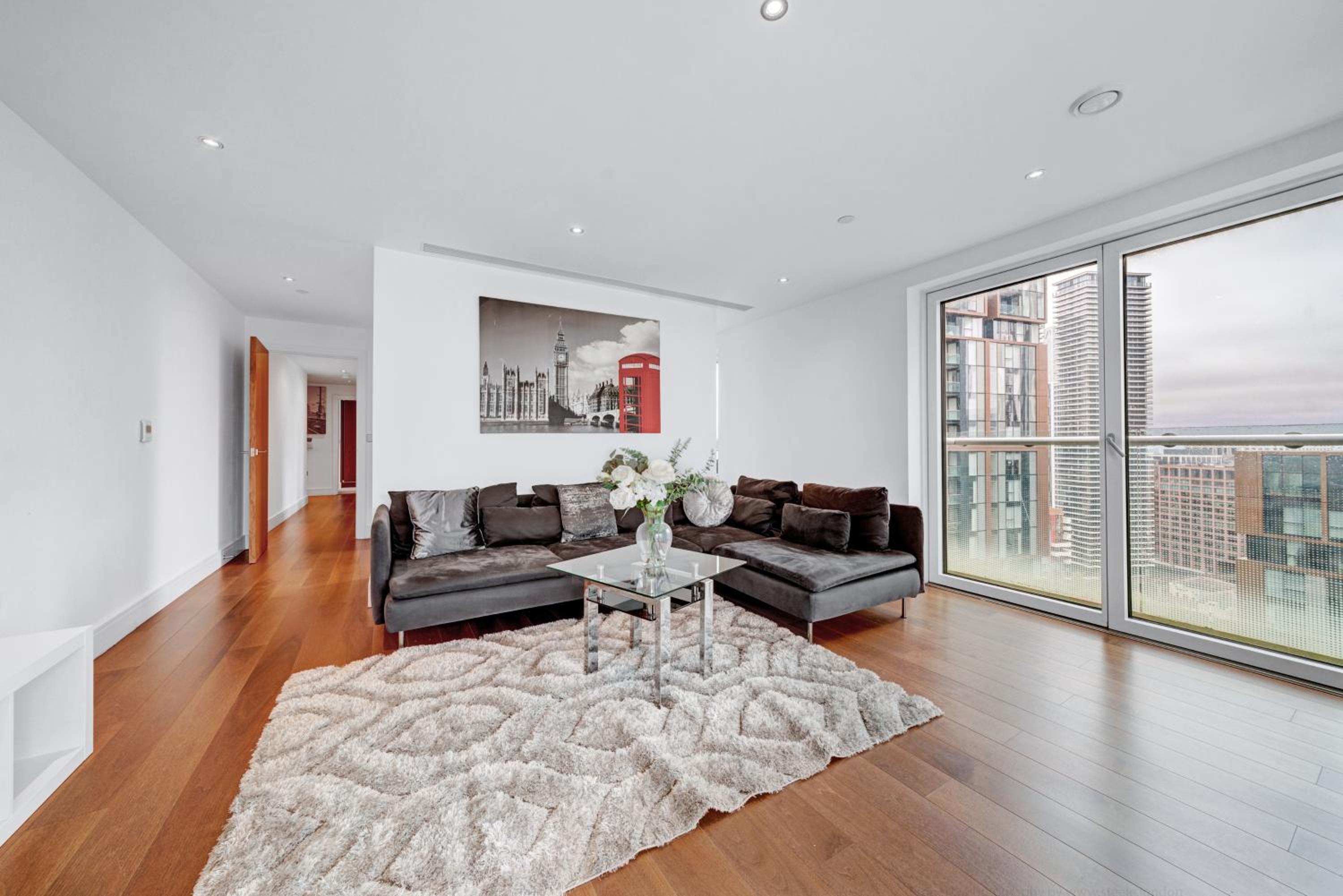 Modern Two Bed Serviced Accommodation in London Canary Wharf - Perfect for Long Stay, Business, Leisure and Relocations