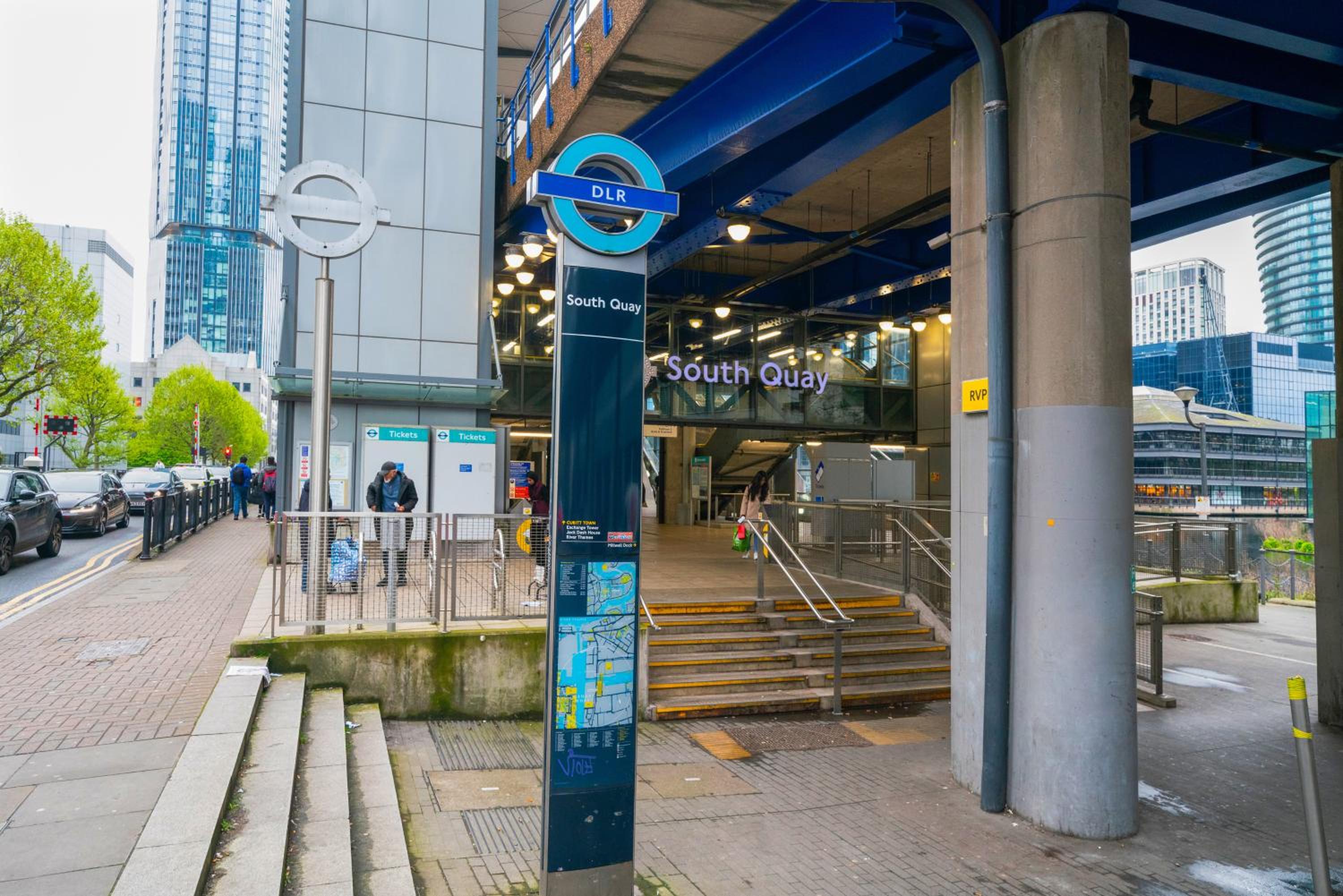 Modern Two Bed Serviced Accommodation in London Canary Wharf - Perfect for Long Stay, Business, Leisure and Relocations
