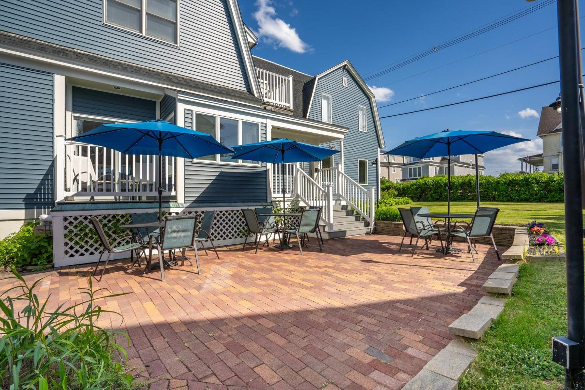 The Lighthouse Inn & Suites