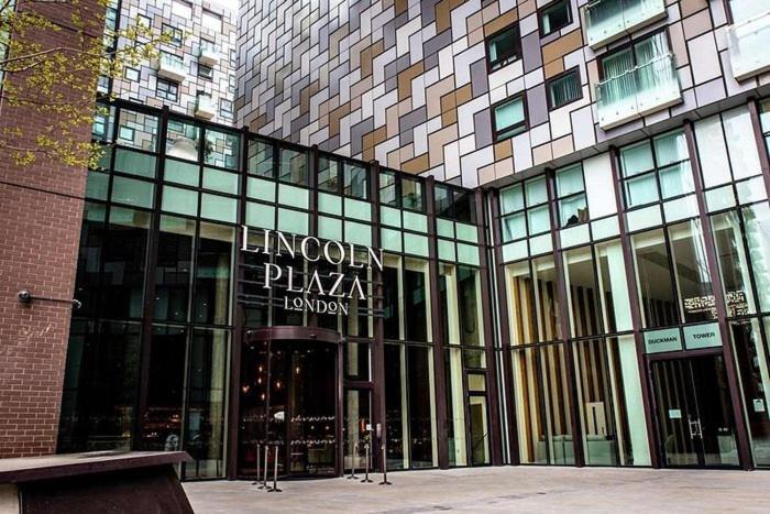 Modern Two Bed Serviced Accommodation in London Canary Wharf - Perfect for Long Stay, Business, Leisure and Relocations