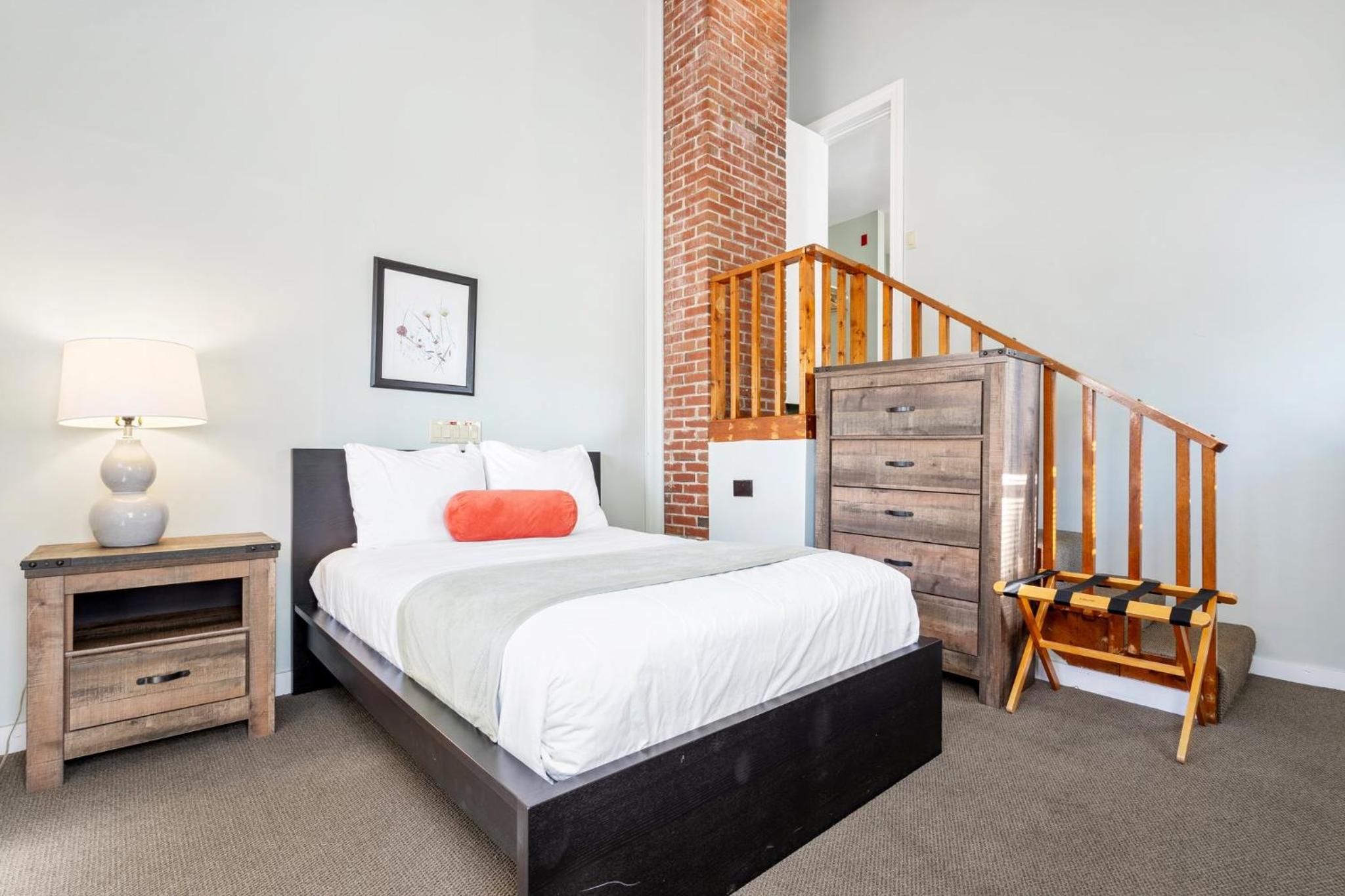 The Lighthouse Inn & Suites