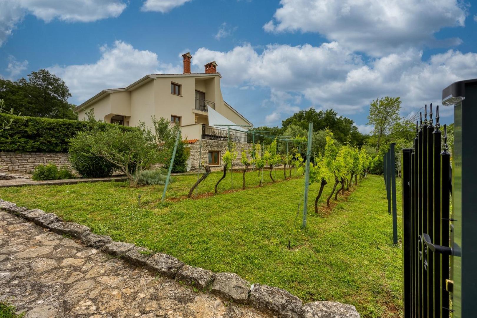 Villa Aqua view 3
