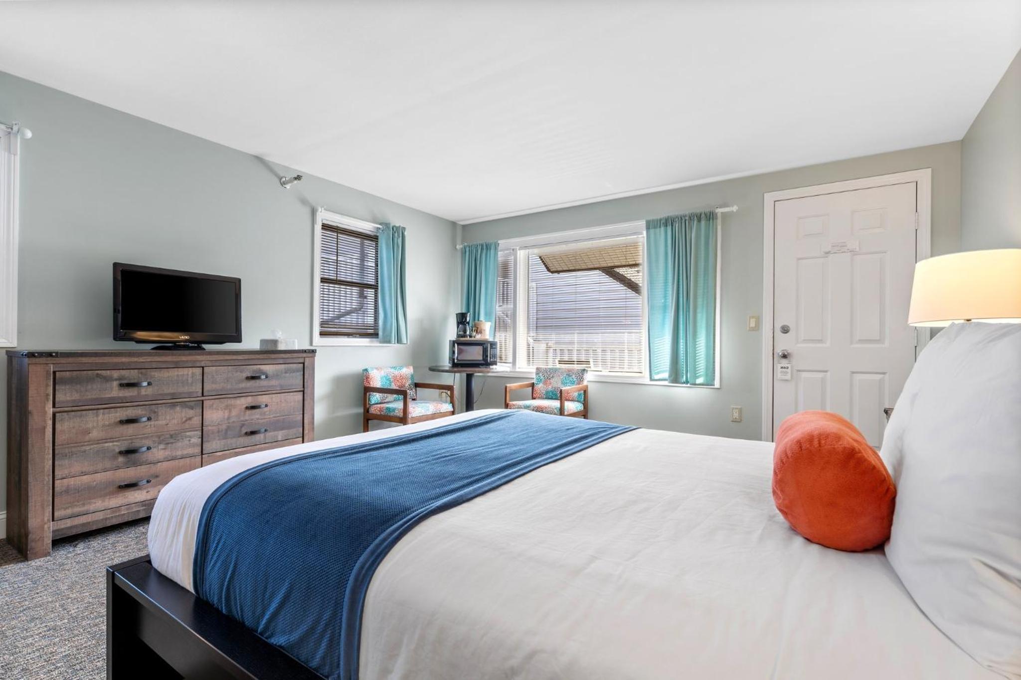 The Lighthouse Inn & Suites