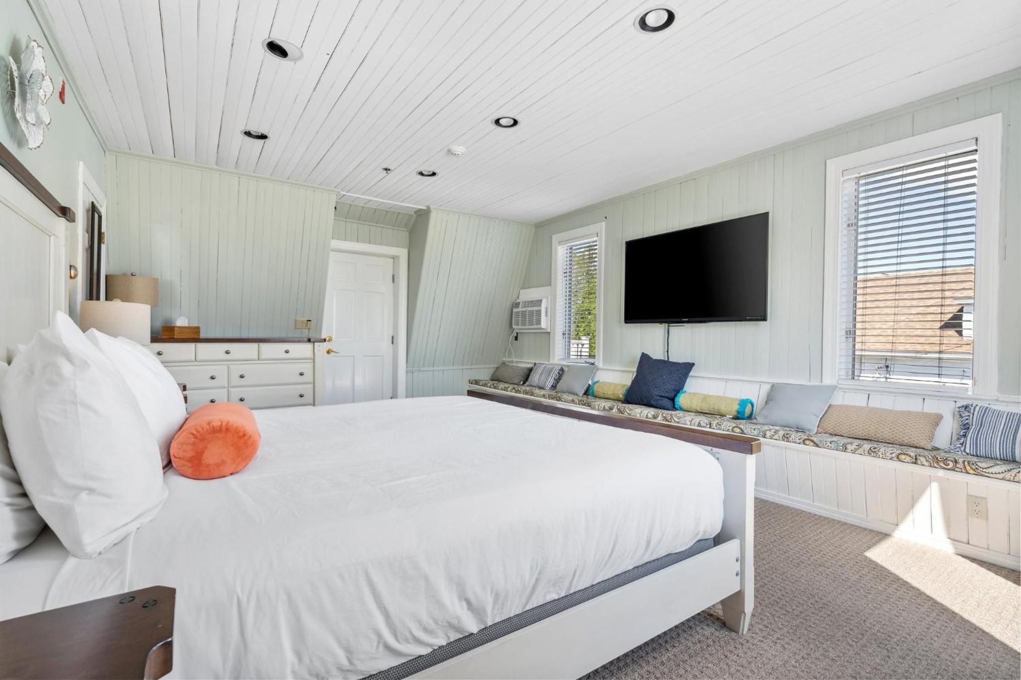 The Lighthouse Inn & Suites