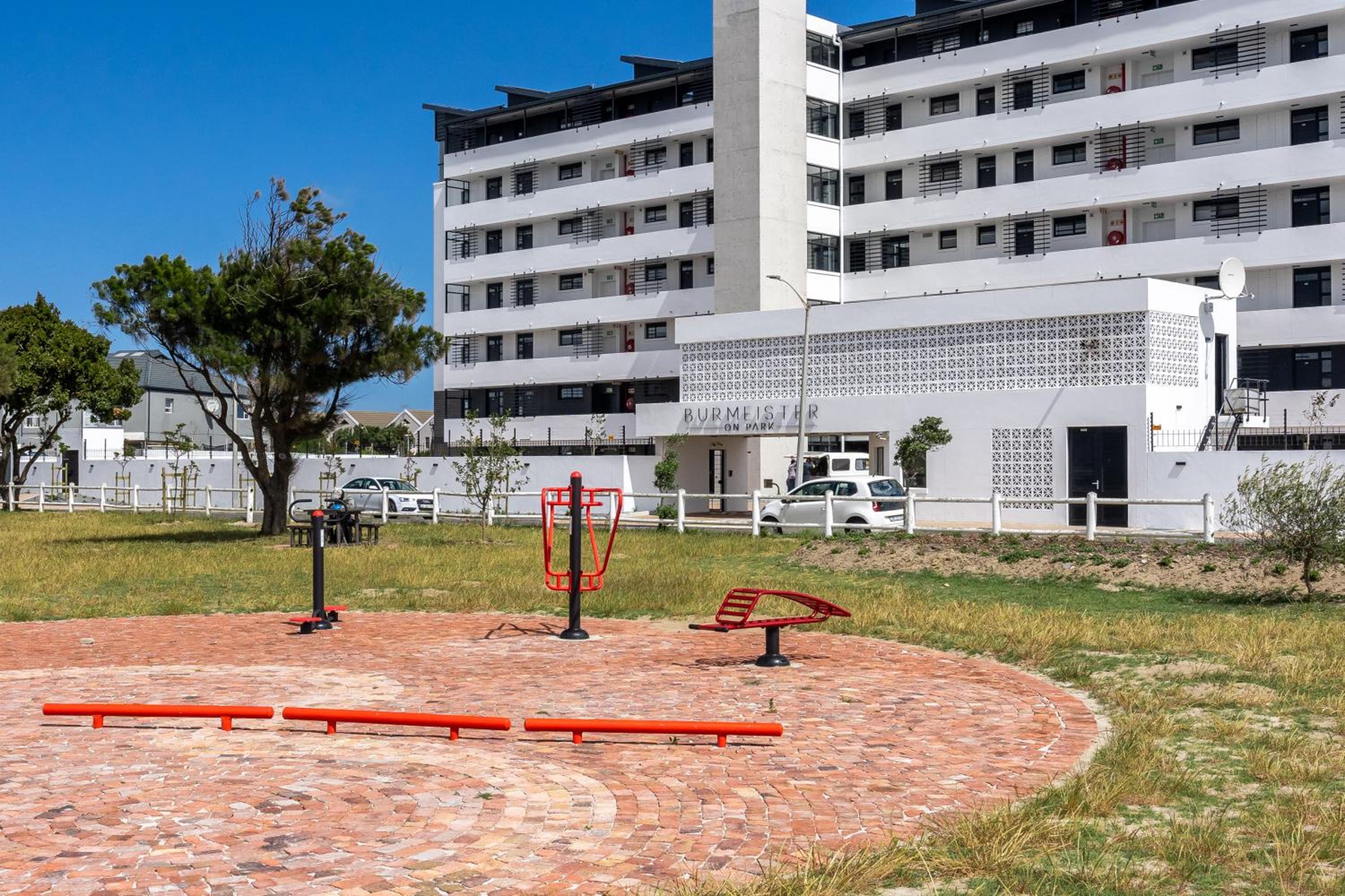 Burmeister 401 - 2 Bedroom Apartment across from Ocean - Onsite Parking