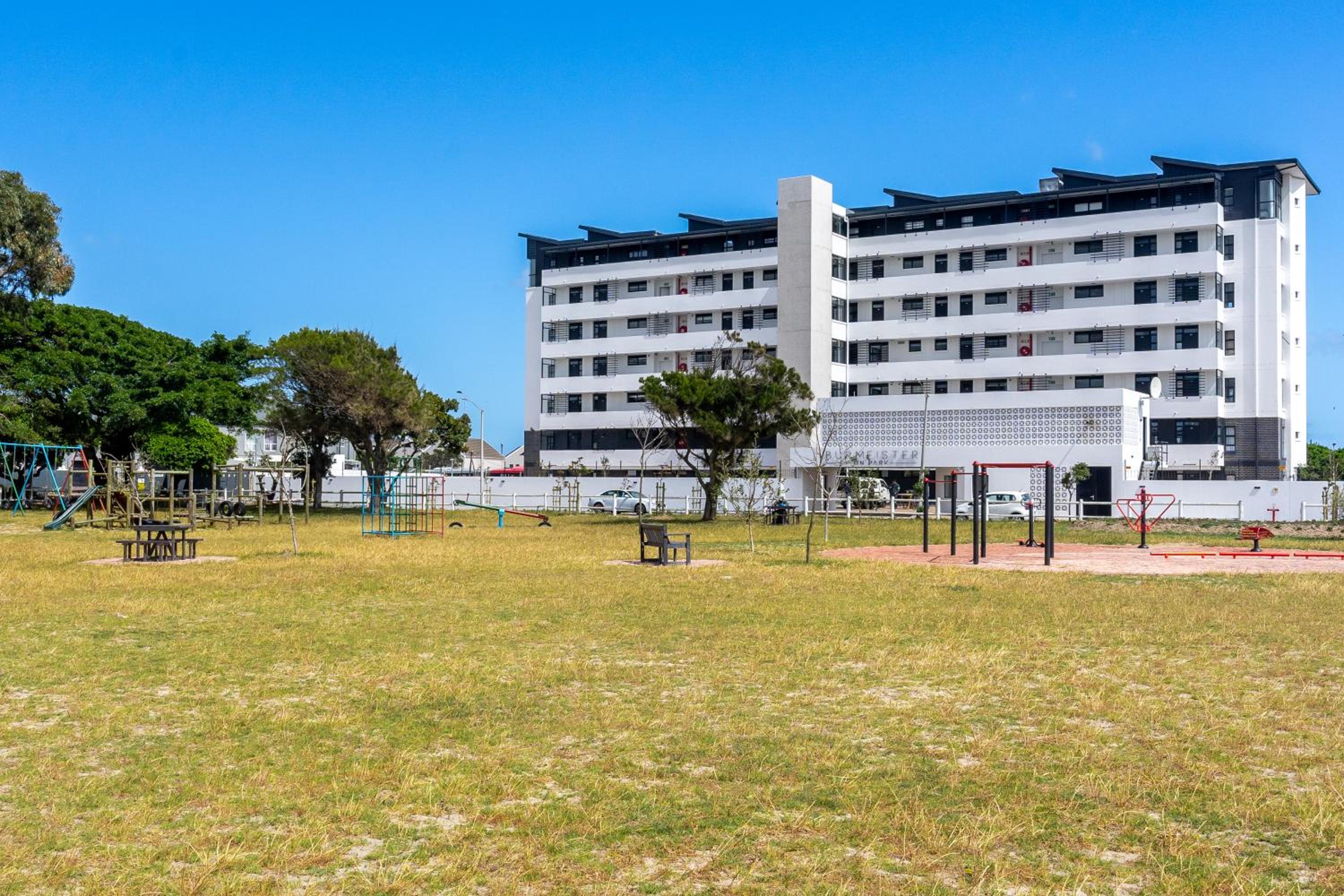 Burmeister 401 - 2 Bedroom Apartment across from Ocean - Onsite Parking