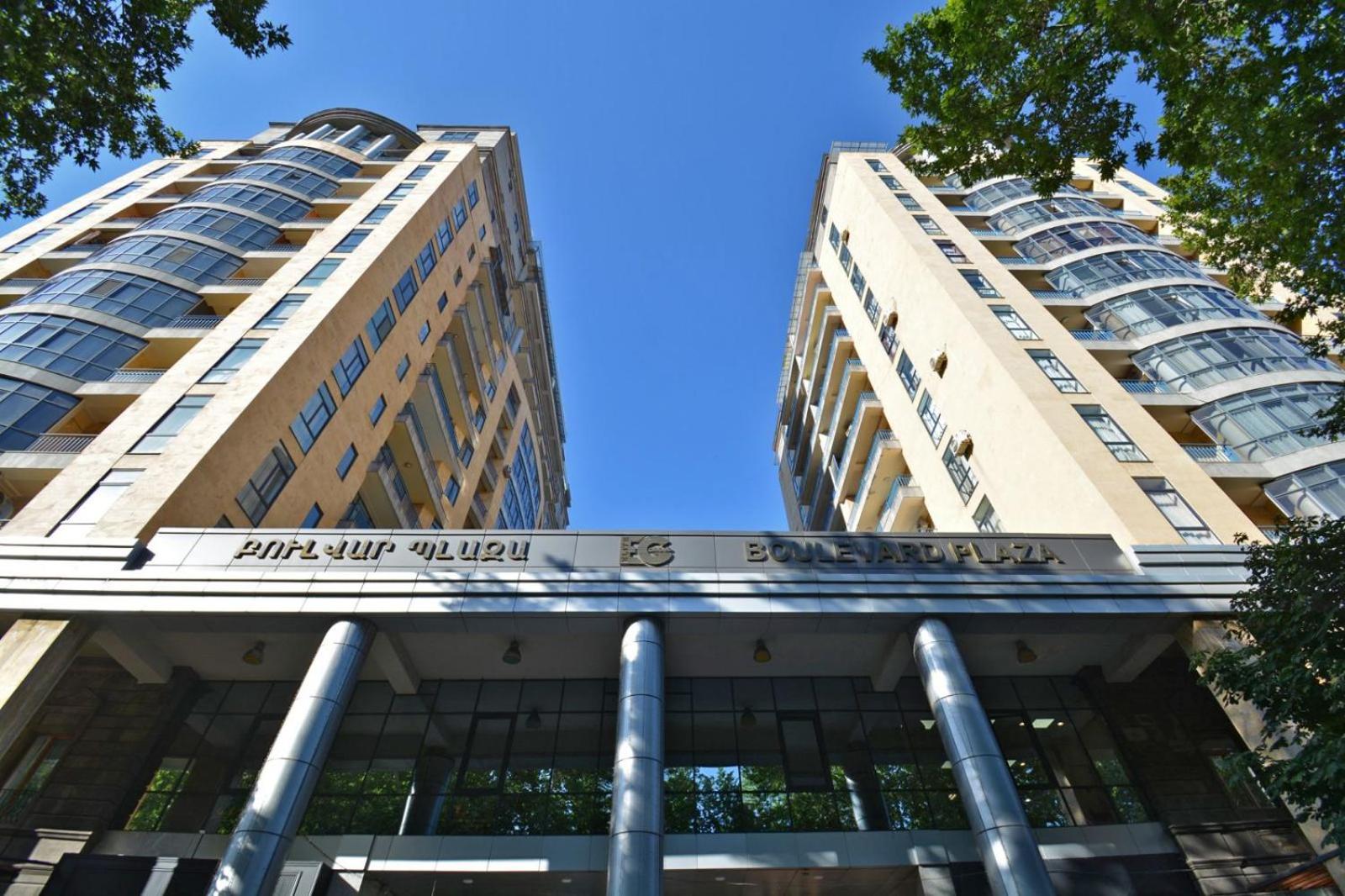 Aram street, 3 bedrooms Grand and Sunny apartment DI64