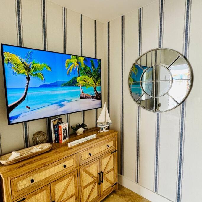 BRAND NEW! Lovely 1 Bedroom with Pool by the Beach
