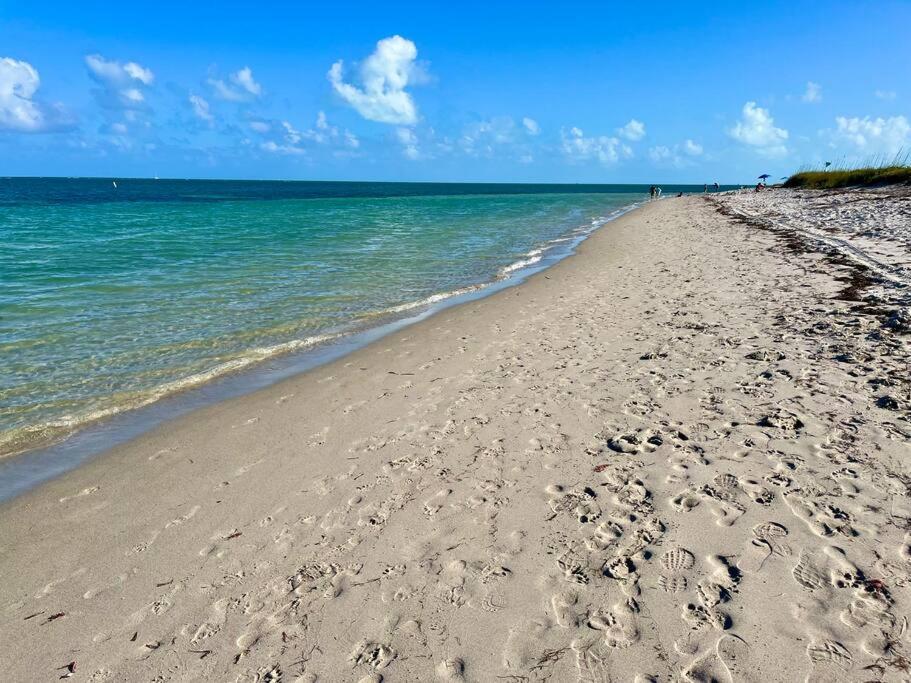 BRAND NEW! Lovely 1 Bedroom with Pool by the Beach